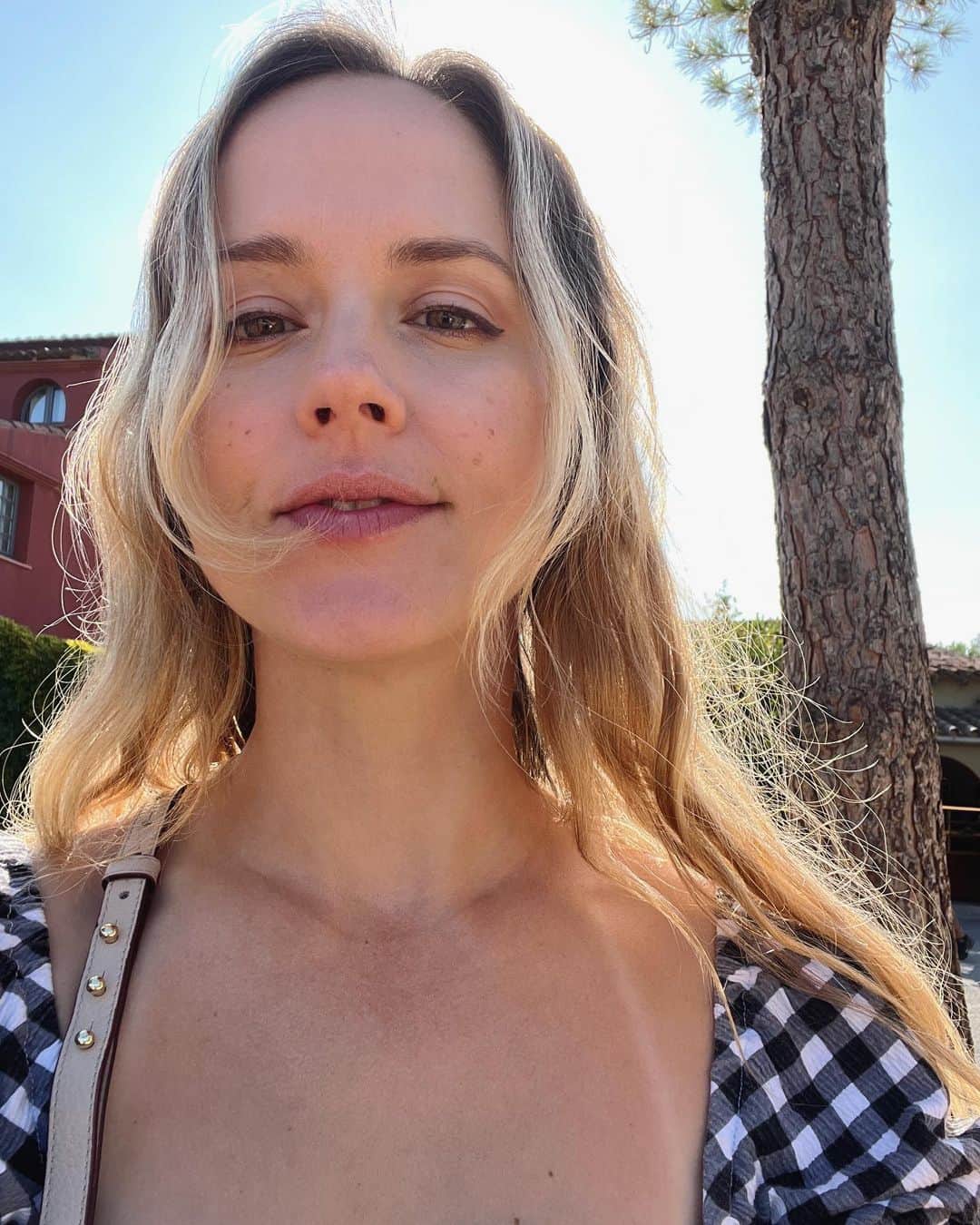 ナタリー・エモンズのインスタグラム：「日焼けちゃった👹 #夏休み #ナタリーエモンズ #エモやん #natalieemmons」