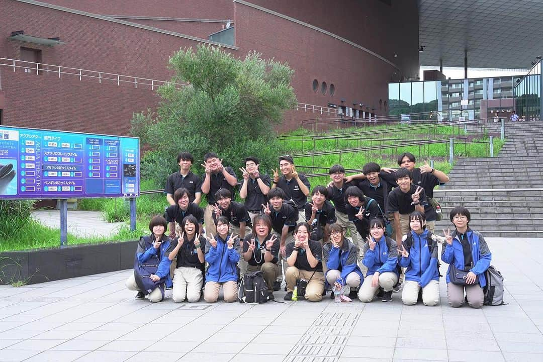 【公式】東京コミュニケーションアート専門学校ECOのインスタグラム：「水族館プロデュース専攻 実習2日目🐬🐠  本日は、下関水族館海響館様にお邪魔しました！ 初めにレクチャーを受け、「観る」ポイントを教わって、実際にパフォーマンスや館内を見学させて頂きました🌱  学生の皆さん、一所懸命記録していたメモもこれからしっかり役立てて、夢の実現に向けて頑張りましょう✨  . ・－・－・－・－・－・－・－・－・ ⁡ 学校説明会やオープンキャンパスも実施しております🐰🌱 ぜひご参加ください🕊🛰 ⁡ ・－・－・－・－・－・－・－・－・ ⁡ #tca東京eco動物海洋専門学校 #tcaeco #動物 #海洋 #ペット #自然環境 #恐竜 #専門学校 #オープンキャンパス #oc #進路 #動物園 #飼育員 #下関水族館」