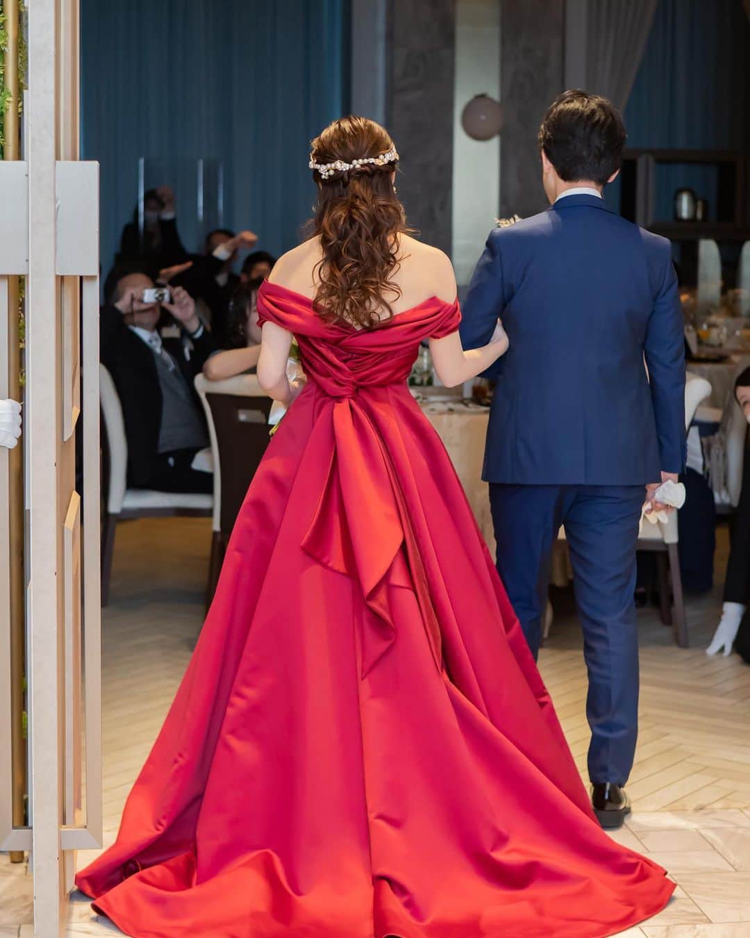 さんのインスタグラム写真 - (Instagram)「【カラードレス】  ご新婦様がそれぞれ見つけた運命の1着  どのお色味がお好きですか？  #lagunaveilpremier #ラグナヴェールプレミア #令和婚#2023夏婚#2023秋婚 #2023冬婚#2024春婚#2024夏婚 #2023wedding #2024wedding #wedding#結婚式#関西結婚式#大阪駅直結 #結婚式場#大阪結婚式場#ウェディング #大阪プレ花嫁#関西花嫁 #プレ花嫁#卒花嫁#大阪花嫁 #オリジナルウェディング #ウェディングコーディネート #ウェディングレポ #ブライダルフェア #届かない想いはない #dlw #エスクリ#ラグナプリエ」9月27日 17時28分 - lagunaveil.premier