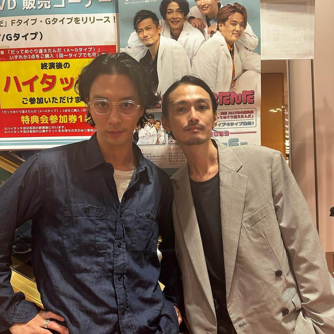 渡部秀さんのインスタグラム写真 - (渡部秀Instagram)「『明治座9月純烈公演』 観劇して来ました。 純烈さんはもちろんの事、新メンバーとして光輝く男の背中は惚れ惚れするほどイカしてました。  10月1日まで公演は続いてますので皆様是非✌️」9月27日 17時34分 - shu_samurai