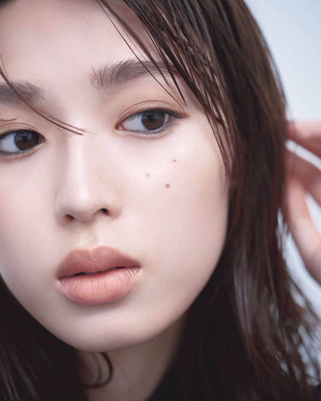 のインスタグラム：「#美的 11月号  発売中です🖤」