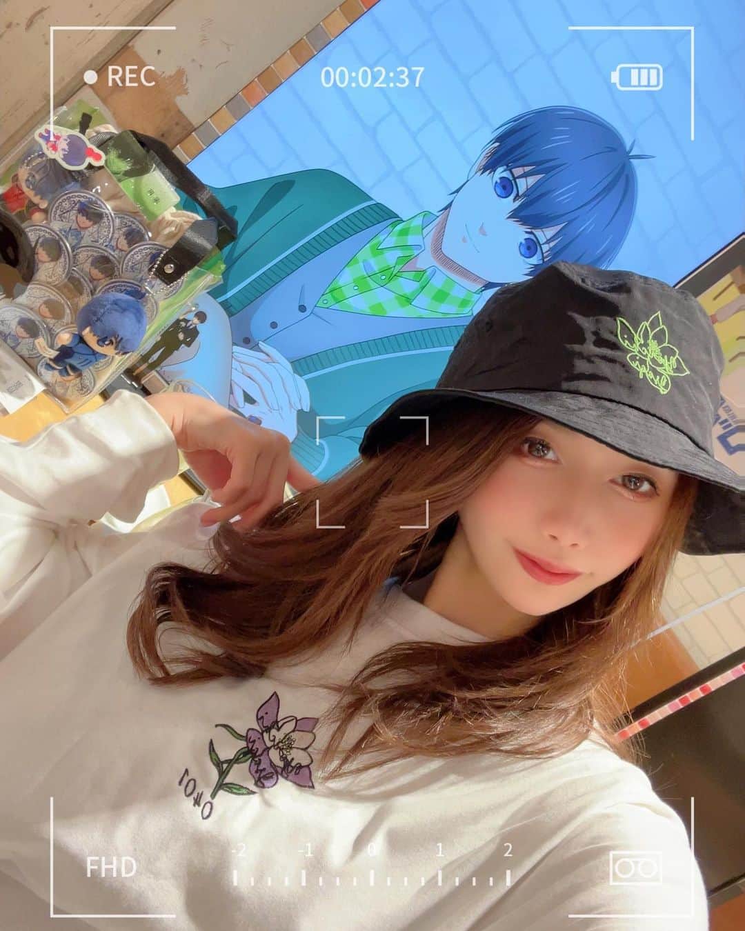 永原なつきのインスタグラム：「よいちは可愛いでちゅねぇ〜〜〜〜〜！！！！！！！ はいちーず♡ うぇーいww動画でしたァ〜！！！可愛いでちゅねぇ〜〜お前が1番だよ〜〜〜首傾げちまってるの天才？？？お顔かわいいっ！！！すき💚💚💚  っていう夢女子してきた。  #ブルーロック #ブルーロックカフェ #潔世一」