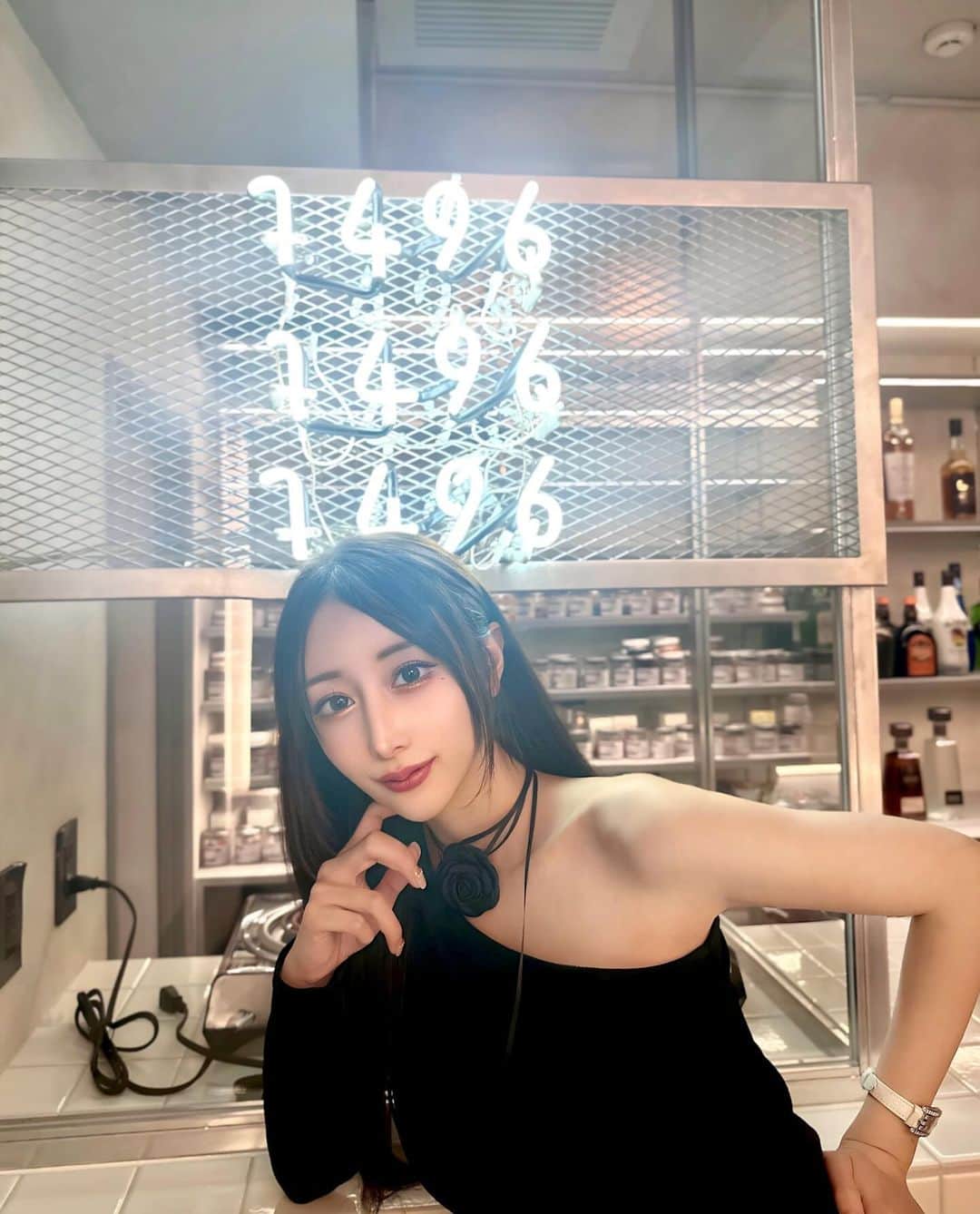 ゆかちんさんのインスタグラム写真 - (ゆかちんInstagram)「六本木のフルーツシーシャ🍎🍇🍋🍐  映え方は私の写真見て真似してね😶‍🌫️笑  1496は日本で初のフルーツトップを 使用したシーシャが渋谷店から有名で 待ち遠しかった六本木店を-𝙊𝙋𝙀𝙉-🍎 味がほっっとに美味しいの👍🏻🫧 ͛.*  @shisha_1496.art  📍 東京都港区六本木4-9-4 6階  #六本木シーシャ #シーシャバー  #シーシャカフェ #フルーツシーシャ  #1496 #六本木カフェ #六本木シーシャ」9月27日 18時08分 - y__chan___