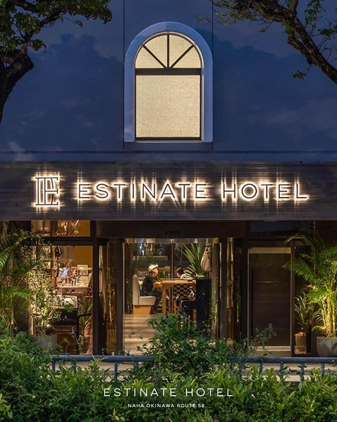 ESTINATE HOTELさんのインスタグラム写真 - (ESTINATE HOTELInstagram)「🏨ホテル滞在前の必読情報！保存したら「👀」でコメントしてね~🙏🏻  1/ モバイルチェックインでスムーズに到着！📱 2/ フリービールでリラックスタイム🍻 3/ 提携駐車場で安心駐車🚗 4/ ルームサービスで贅沢な食事🍽️ 5/ 貸出備品で楽しく過ごす✨ 6/ アメニティバーでステイを快適に🪥 7/ ワーキングラウンジで仕事もはかどる👩‍💻 8/ ホテルでサプライズしませんか？🎁  私たちは、あなたの滞在を120％楽しくするために全力でサポートします。楽しい思い出を共に作りましょう！😊  ・  🏨Get ready to make the most of your hotel stay at 120% fun! ✨ 1/Smooth arrival with mobile check-in 📱 2/ Relaxation time with free beer 🍻 3/ Park with us for just 800 yen/day 🚗 4/ Indulge in luxurious room service meals 🍽️ 5/ Rental goods for a comfy stay ✨ 6/ Amenity bar for you 🪥 7/ Boost productivity at our working lounge 👩‍💻 8/ Special anniversary surprise 🎁 We're here to support you in having an amazing stay! 😊  ・  入住飯店前的小秘訣💡✨  1/ 使用手機輕鬆辦理入住手續📱 2/傍晚時刻一小時免費啤酒無限暢飲🍻 3/需要停車請洽櫃台，每日僅需800元🚗 4/客房服務專人送餐🍽️ 5/租借物品，舒適入住✨ 6/ 旅行所需換洗用具免費提供🪥 7/ 房客專用工作休息室提高工作效率👩‍💻 8/秘密慶生🎂佈置小幫手🫶🏻  Estinate Hotel 為您提供卓越的住宿體驗！😊  -----⁠ ESTINATE HOTEL NAHAは、旅の次が見つかるカジュアルホテルです！👉@estinate_hotel_naha  『旅は不完全なほどおもしろい、 旅の計画には余白を。 それは、あなたの旅が素晴らしい体験になる第一歩』  #estinatehotel #estinatelounge #livelyhotels  #LIVELYHOTELS #ライフスタイルホテル ⁠ #デザインホテル #おしゃれホテル #ホテルライフ #ホテルステイ #旅の思い出⁠ #japanhotel #lifestylehotel #designhotel #traveljapan #discoverjapan #naha#okinawatrip#okinawalife#okinawalifestyle#那覇#沖縄旅行#沖縄日常#沖縄行きたい」9月27日 18時08分 - estinate_hotel_naha