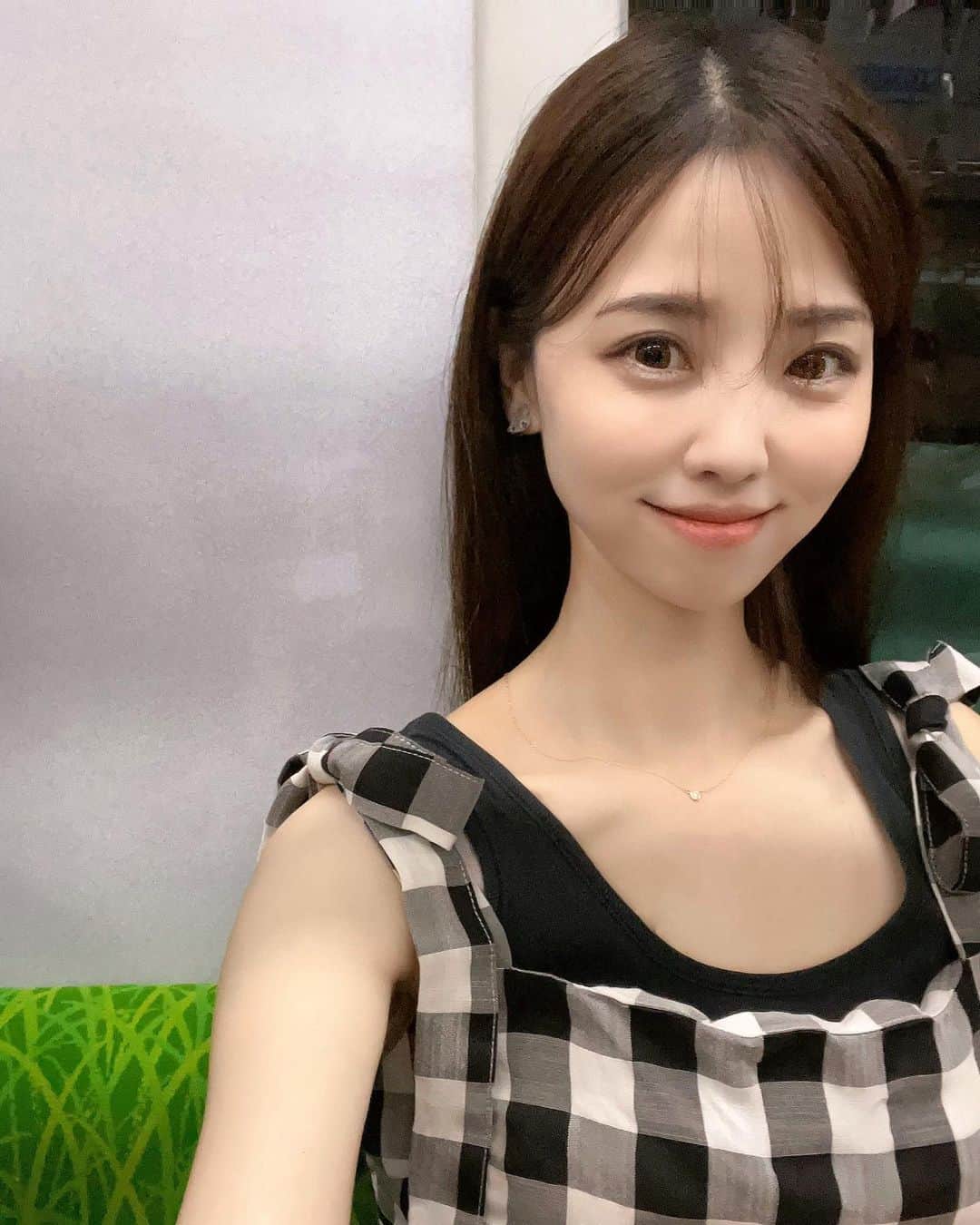 垰智子さんのインスタグラム写真 (垰智子Instagram)「子供の頃からガム好きだったんだけど、 なんと、ガムを噛むことでフェイスライン