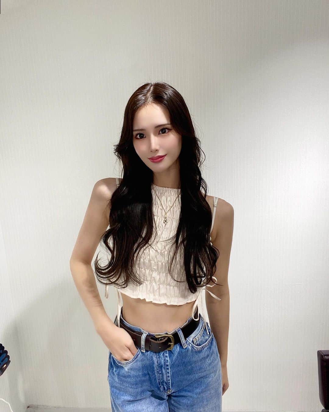 のインスタグラム：「今回も神色🤎 自然光にあたると綺麗なグレージュで 一生髪見てる👀🫶🏻 @kenta_akiyoshi_0721  ありがとう💇🏼‍♀️」