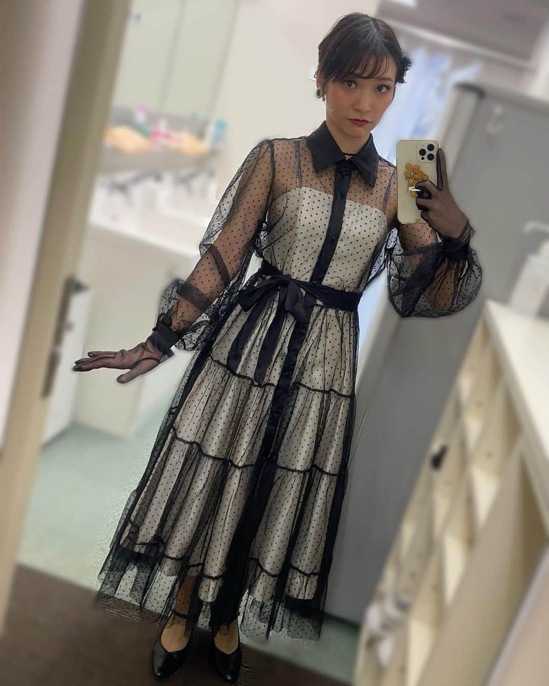 島田彩さんのインスタグラム写真 - (島田彩Instagram)「🎵 #KLコン #クンツェリーヴァイの世界  生澤先生の素敵なお衣装。 もう本当に可愛すぎて、やっっっぱり先生のセンス素晴らしすぎる…と幸せな気持ちで毎日着させていただきました。  コンサートらしい豪華さがありながら、世界観がしっかりと表現されている衣装ぜーんぶ大好きでした。 本当にありがとうございました❤️  これにて、KLコン振り返りはおしまい。 ベートーヴェンまで久しぶりにお休みなので、あそこ行きたいなぁ…とかグフグフしてます😁  超余談ですが、さっきこっくりこっくり昼寝してしまっていて、夢のなかでみんなで「ダンスはやめられない」を大合唱しなきゃいけないんだけど、振付とかが全然思い出せなくて大パニックしてました笑笑　っていうか、ダンスはやめられないの大合唱ってなんだ。 おそるべし　　KL痕(こん)  皆様、くれぐれもご自愛くださいね！」9月27日 18時01分 - madashimadamada