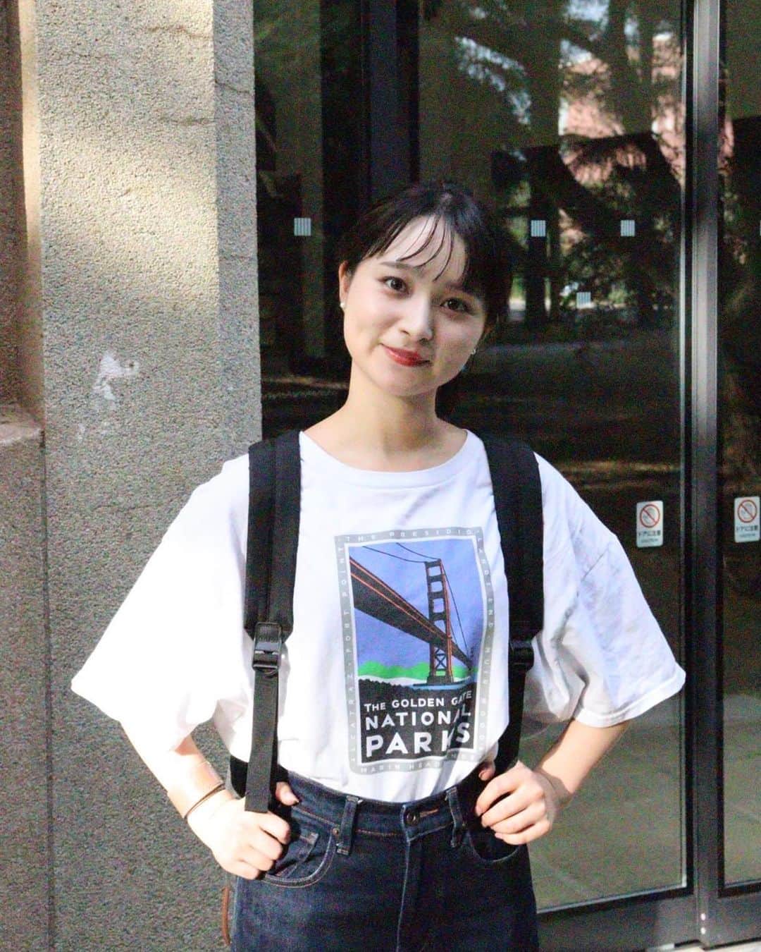 のインスタグラム：「ごきげんよう🌸 水曜日担当エントリーNo.3の川津佐葵です！  先日、学内で撮影をしていただきました🫶 私の撮影場所は4号館でした！ しばらく工事をしていましたがついに完成し 今回の撮影で初めて建物内に入ることが出来ました✨  今回は【通学コーデ】ということで カジュアルなお洋服を着てみました👧🏻 私は朝がとても苦手なのでシンプルなお洋服に 眼鏡をかけて登校することが多いです🦖🦖  ミス和コンテスト本番まで、残り2週間をきりました。 当日、皆様とお会いできるのをとても楽しみにしています♡  引き続き#さきぽち  もどうぞよろしくお願いします🫧  #学習院女子大学 #和祭 #gwc #Missgwc2023 #misscontest2023 #ミス和コンテスト #ミスコンテスト　#ミス和 #gakushuinwomenscollege #ミス和コンテスト2023 #ミスコン #春からgwc #学女 #学女ミスコン #ミスコンファイナリスト」