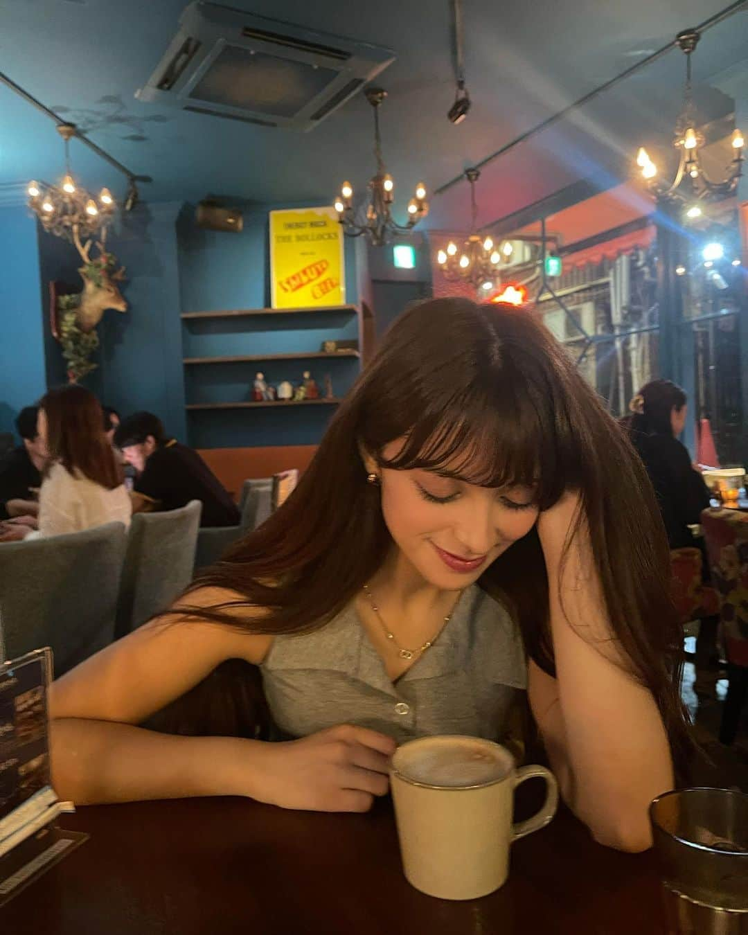 エブラヒミ椎菜さんのインスタグラム写真 - (エブラヒミ椎菜Instagram)「・  Just chilling🌙✨️🕯🥞  #渋谷カフェ #渋谷ディナー #宇田川カフェ #東京カフェ #カフェ巡り #cozy #chill #chillvibes #instagram #instagood #instalike #ootd #좋아요그램 #좋아요반사 #좋아요테러 #좋반 #오오티디룩#いいね返し #단발머리 #미용실 #데일리룩 #머리스타그램 #좋아요폭탄 #팔로우미 #셀카 #셀끼꾼 #01년#01」9月27日 18時06分 - sheena.621