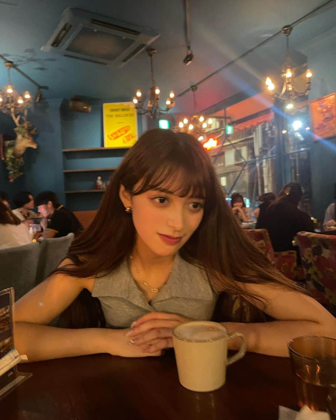 エブラヒミ椎菜さんのインスタグラム写真 - (エブラヒミ椎菜Instagram)「・  Just chilling🌙✨️🕯🥞  #渋谷カフェ #渋谷ディナー #宇田川カフェ #東京カフェ #カフェ巡り #cozy #chill #chillvibes #instagram #instagood #instalike #ootd #좋아요그램 #좋아요반사 #좋아요테러 #좋반 #오오티디룩#いいね返し #단발머리 #미용실 #데일리룩 #머리스타그램 #좋아요폭탄 #팔로우미 #셀카 #셀끼꾼 #01년#01」9月27日 18時06分 - sheena.621