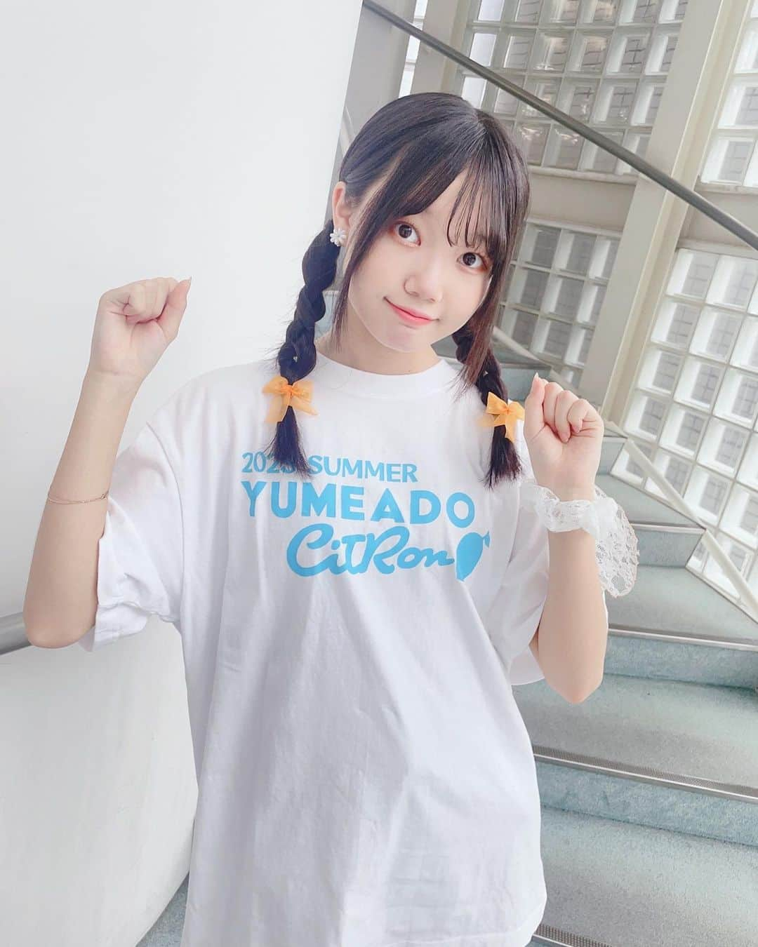 流石夏恋さんのインスタグラム写真 - (流石夏恋Instagram)「🪽  #tシャツ 👕✨  🩵🍋シトロン夏Tシャツ🍋🩵 完売ありがとうございました\( ´˘`)/🎉  おそろっち出来て嬉しいよん‪🫶🏻‪💕💕 まだまだいっぱい着ちゃってね〰️🩵  そして秋シトロンも🐿🌰🍁🍂 いっしょに楽しんでくれたら幸です😽🌈   #yumeadocitron #夢アドシトロン   #jc2 #sjc #14歳 #2023summer  #夏の思い出 #時差スタグラム #夏」9月27日 18時09分 - karen_ymcitron