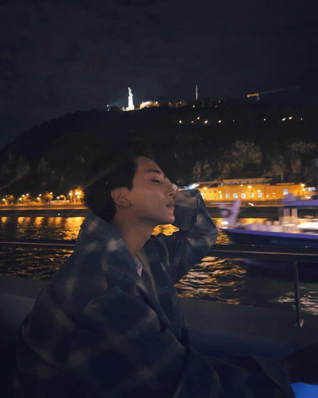 ジョンハンさんのインスタグラム写真 - (ジョンハンInstagram)「Budapest✨」9月27日 18時10分 - jeonghaniyoo_n