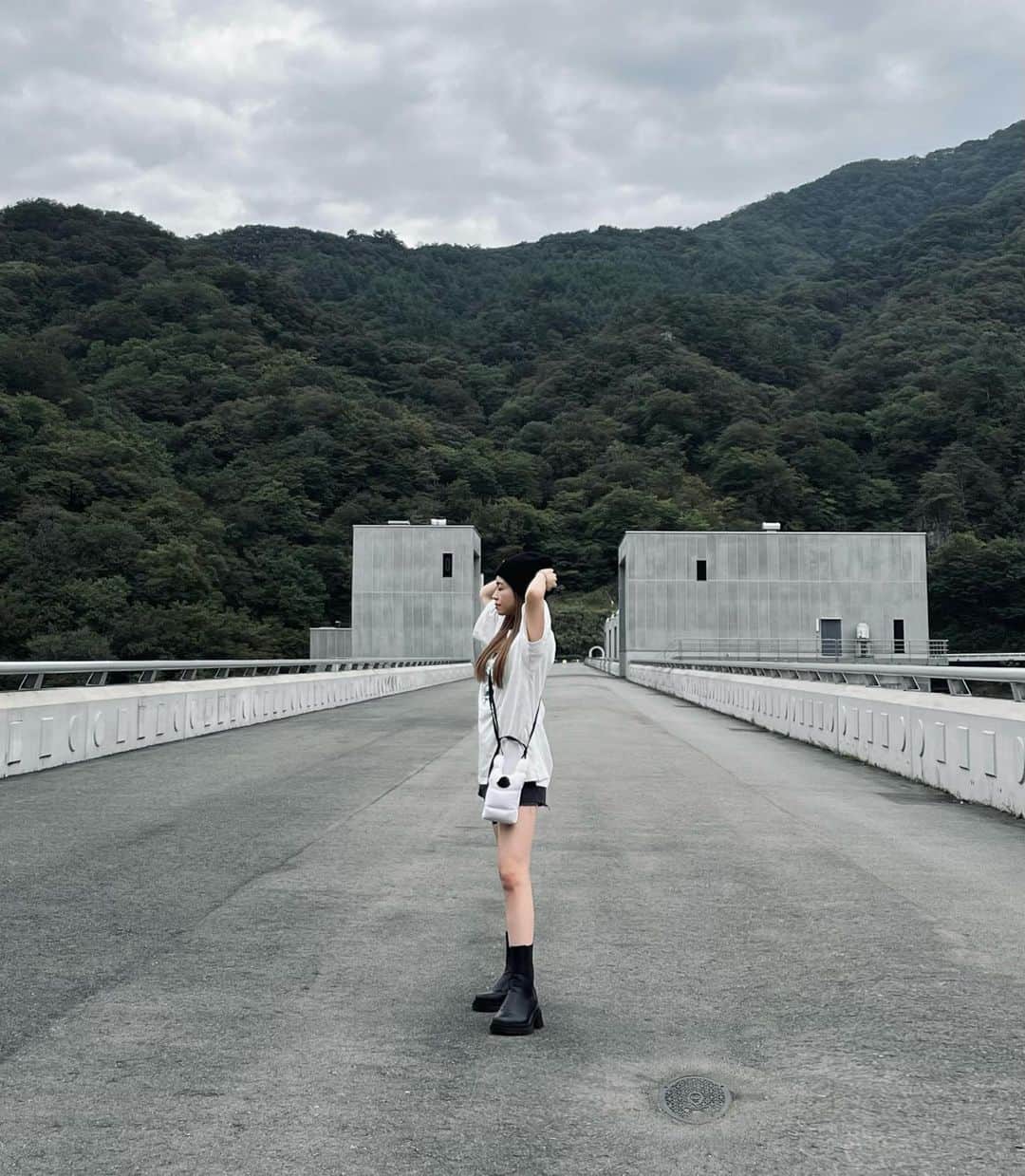 RYOのインスタグラム：「ダム行って自然めぐり🦚🦚🦚  4枚目は顔湯。お肌綺麗になりますよーに  #八ッ場ダム #草津温泉 #gunma #onsen」