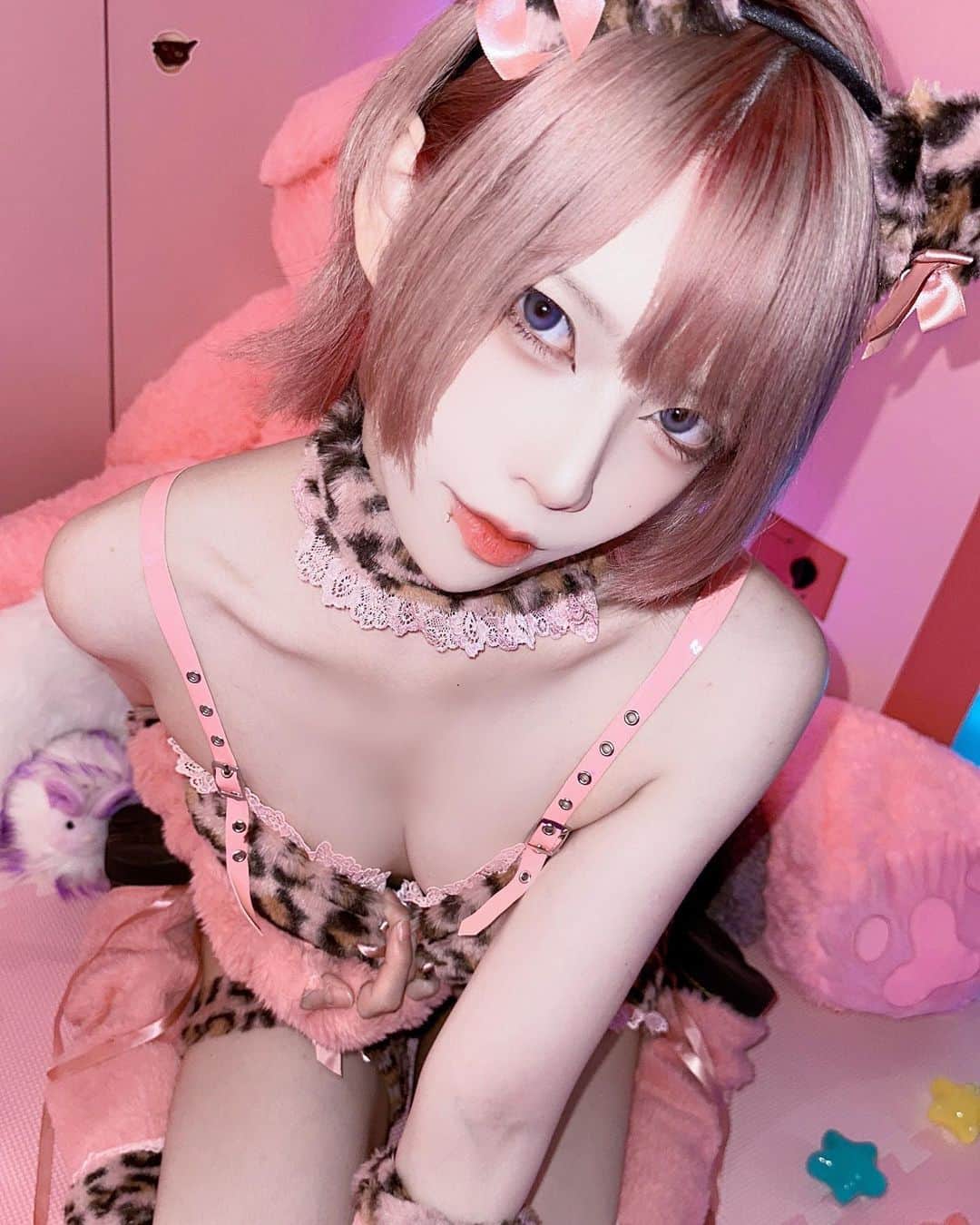 ぽにょ皇子のインスタグラム：「飼ってくれ  #cosplay #cosplayer #cosplaygirl #コスプレ #コスプレイヤー #グラビア #dj #ポートレート #portraitphotography #portrait #pink #Japanese #自撮り」