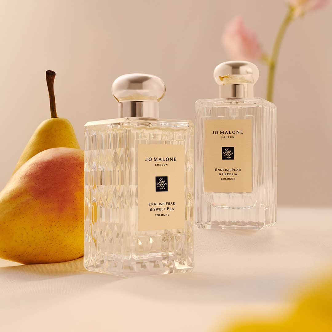 Jo Malone Londonさんのインスタグラム写真 - (Jo Malone LondonInstagram)「What a lovely pear. Visit the link in bio to discover English Pear & Freesia and English Pear & Sweet Pea, containing one pear in every bottle. #EnglishPear」9月27日 19時00分 - jomalonelondon