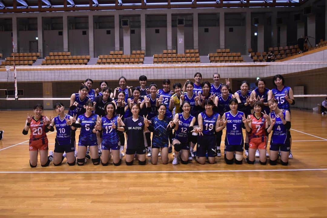 のインスタグラム：「. 2日間、#IBK企業銀行アルトス さん🇰🇷と 練習ゲームをさせていただきました✨  上尾へ来てくれて 本当にありがとうございました😇  AGEO에 와줘서 고마워🫶🫶  #埼玉上尾メディックス #vリーグ #バレーボール #vリーグはバレーだよ」