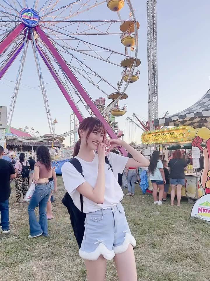 のインスタグラム：「. 小さな遊園地🎡🎢 アメリカは、色々なfestival定期的に行われてるから面白い✊🏻💞 . . .  #インフルエンサー #留学生と繋がりたい #大学 #学生 #ファッション #ファッション通販 #大学生 #大学生コーデ #女子大生 #fyp #美脚モデル #留学生活 #留学準備 #ホテル#美脚美人 #美脚女子 #美脚トレーニング #美脚になりたい#ダイエット#ダイエット生活 #アメリカ留学#アメリカ生活 #アメリカ旅行 #アメリカ在住 #海外生活 #海外ファッション#ootd#lb#カリフォルニア#海外ガール」
