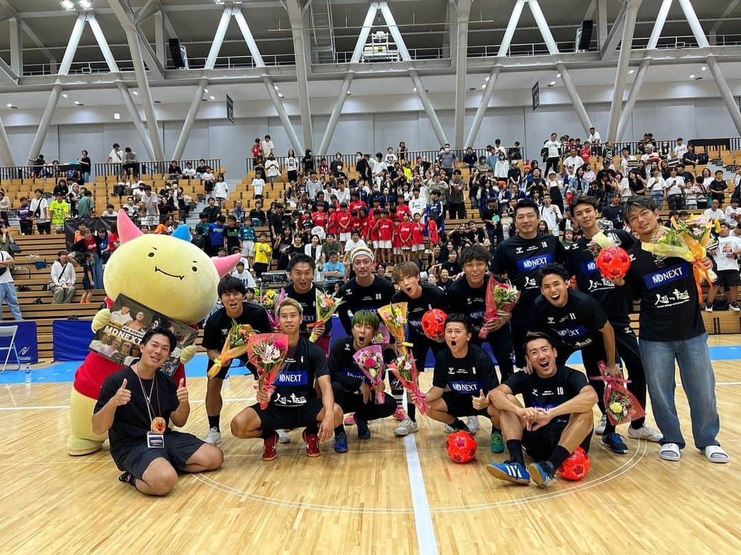 のインスタグラム：「MDnext杯 ～終～  終えた感想はとりあえず楽しすぎたのと、感謝しかないです。  前田社長,タクマさんをはじめ、今回のイベントに携わって下さった方達が居なければ僕達ゲストはこの素敵なイベントでプレーすることが出来ませんでした。  今回のイベントを通じて、福井県が少しは盛り上がったのではないかと思います😌  タクマさんが福井のfootballを盛り上げたいと死ぬ気で頑張っている姿をいつも見ている以上は、僕も同じ気持ちです。  また、この素敵なメンバーと最高なイベントで共にボールを蹴れる日を楽しみにしています🔥  改めてご来場頂いた皆様,及び関係者スタッフの皆様には心から感謝を申し上げます🙏 ありがとうございました☺  #mdnext杯  #teamウンパルンパ」
