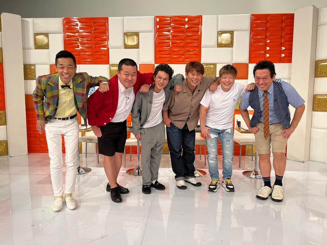 土肥ポン太のインスタグラム：「たまにはお笑いの仕事も♪ 楽しいメンバーで楽しい時間でした。  「まいにち大喜利」 10月30日からオンエア予定📺  10月20日金曜日　20時から 「小籔と土肥ポン太のトークライブ」 ゲストCOWCOW 配信チケット販売中」