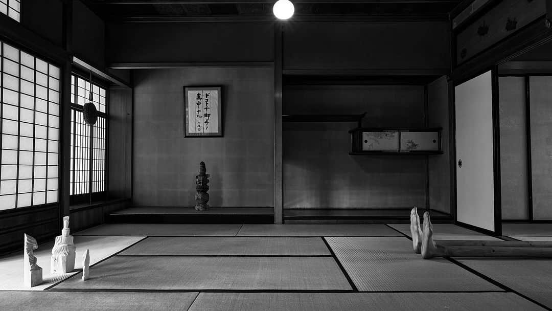 落合陽一のインスタグラム：「#yoichiochiai #leica #kusakabemingeikan」