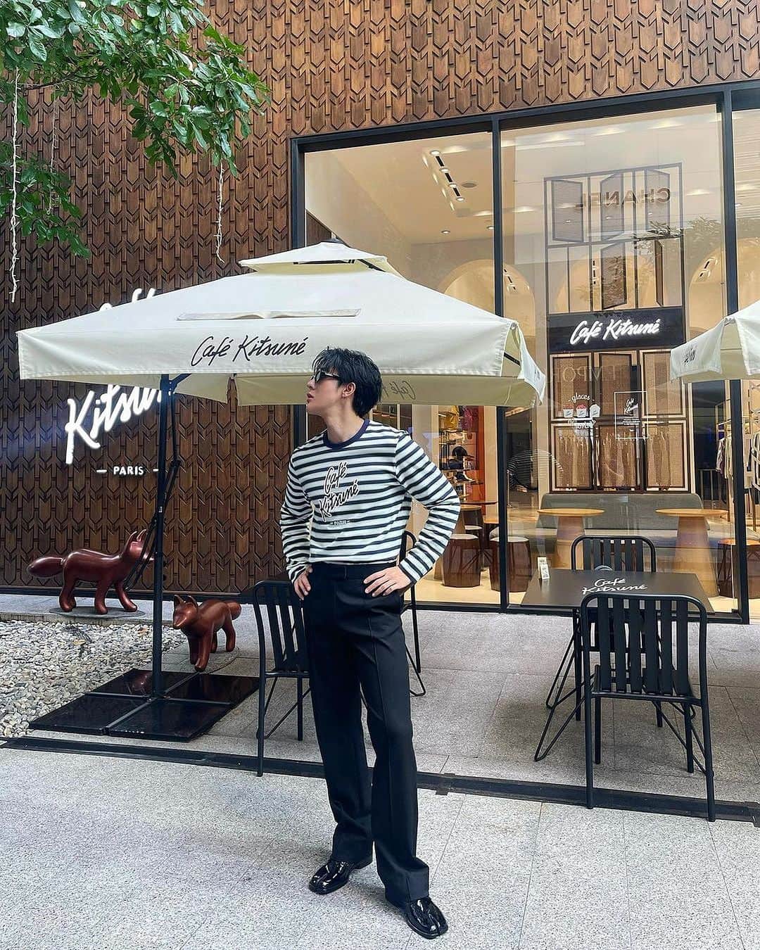 のインスタグラム：「When your outfit matches your favorite place at #CafeKitsuneBangkok☕️ ✨   - 👉 Café Kitsuné Bangkok The EmQuartier, G Floor, 10110 Bangkok Monday - Sunday 10am - 9pm」