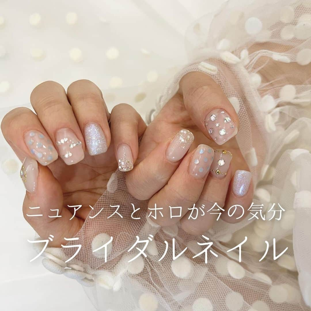 みんなのウェディングさんのインスタグラム写真 - (みんなのウェディングInstagram)「. . ˗ˏˋ Bridal Nail...♡ ˎˊ˗ . こんばんは🌙みんなのウェディングです☺️ ⁡ 本日は、指先からキラキラをまとって華やかに！ #ブライダルネイル アイデアをお届け💕  ぜひ #結婚式ネイル の参考にご覧ください◎  ⁡♡-----Special Thanks-----♡ @mkymin1118 さま @___ykr.wd さま @1121ayami さま @a.s__wed さま @___cokiy02 さま @wd_0916mv さま  ……………………………………………………………………  ˗ˏˋ #みんなのウェディング花嫁 でpostしよう🤍 ˎˊ˗  上記と #みんなのウェディング を付けて投稿すると このアカウントで紹介されるかも…🕊️ ぜひ皆さまのとっても素敵なお写真、お待ちしてます✨  ……………………………………………………………………  #ブライダルネイル #前撮り用ネイル #挙式ネイル #ウェディングネイルデザイン　 #bridalnails #ウェディングネイル #結婚式ネイル #フレンチネイル #ミラーネイル #水滴ネイル #和装ネイル #白無垢ネイル #trunk花嫁 #ノバレーゼ花嫁 #名古屋花嫁 #tg花嫁 #ohk花嫁 #2024春婚 #2023冬婚 #2024夏婚 #2023秋婚 #結婚式準備レポ #結婚式準備記録 #花嫁ネイル特集 #結婚式準備 #プレ花嫁 #プレ花嫁さんと繋がりたい」9月27日 19時00分 - minnano_wedding