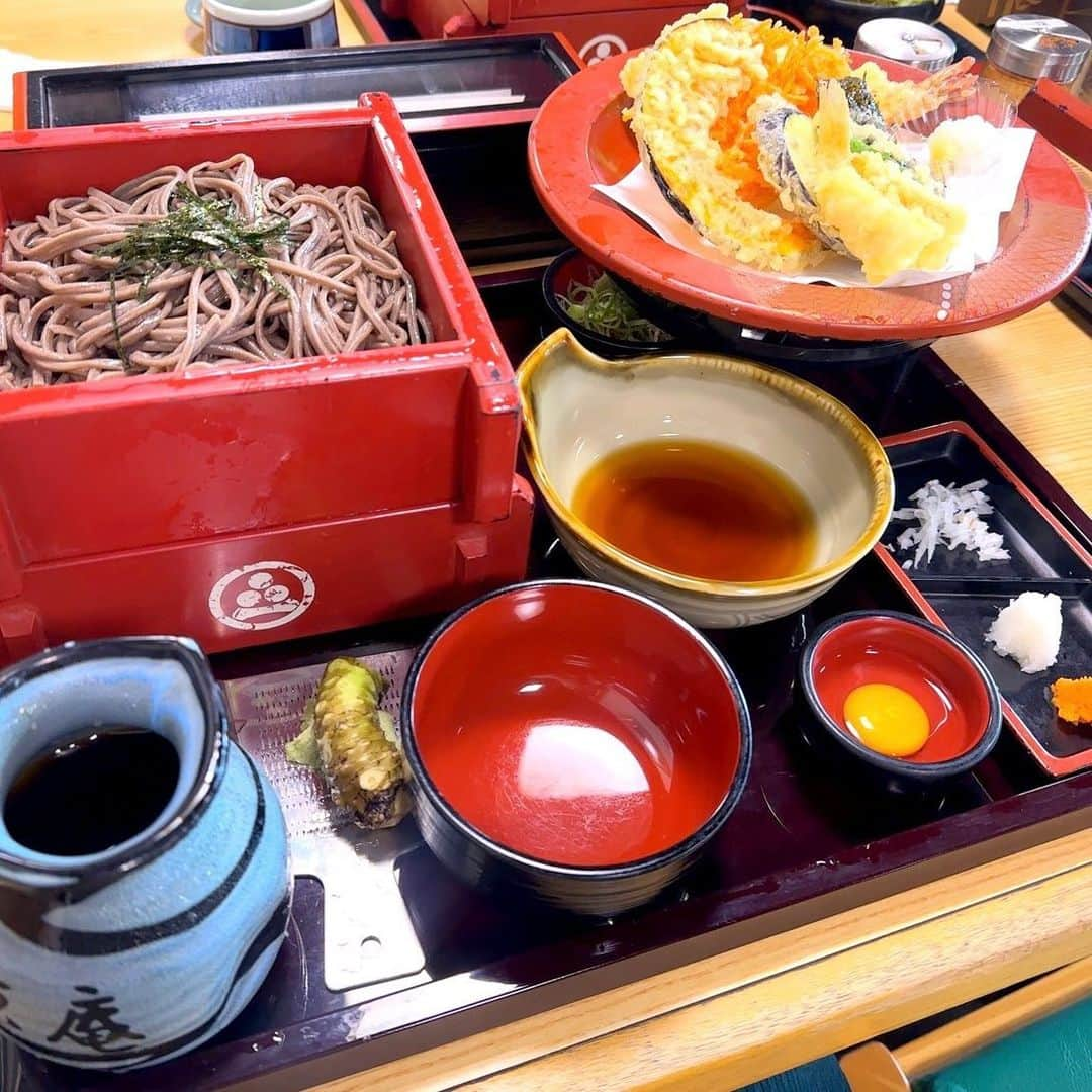 三浦優奈のインスタグラム：「【東京庵】 📍愛知県豊川市馬場町薬師  『水車そば』とメニューにあるように 店の外には水車が！！  美味しくいただきました😋🧡  #そば #蕎麦 #そば屋 #蕎麦屋 #soba #japanesefood #japanesegourmet #food #gourmet #japanese #Japan #japanesegirl #toyokawa #そば好き #ざるそば #ざる蕎麦 #水車そば #東京庵 #豊川 #豊川グルメ #豊川ランチ #豊川市 #天ぷら #天ぷらそば #tenpura #tempura #月見そば #yummy #yummyfood #yummyyummy」