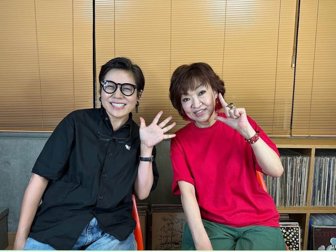 のインスタグラム：「まもなく７時より 清水ミチコさんYouTube生放送です！生でみたらいいことあります！ちょっと遅れておりますソーリーソーリーです 清水さんて最高なんです夢で逢えたらから最高なんですアーカイブでぜひごらんください #清水ミチコ　さん」