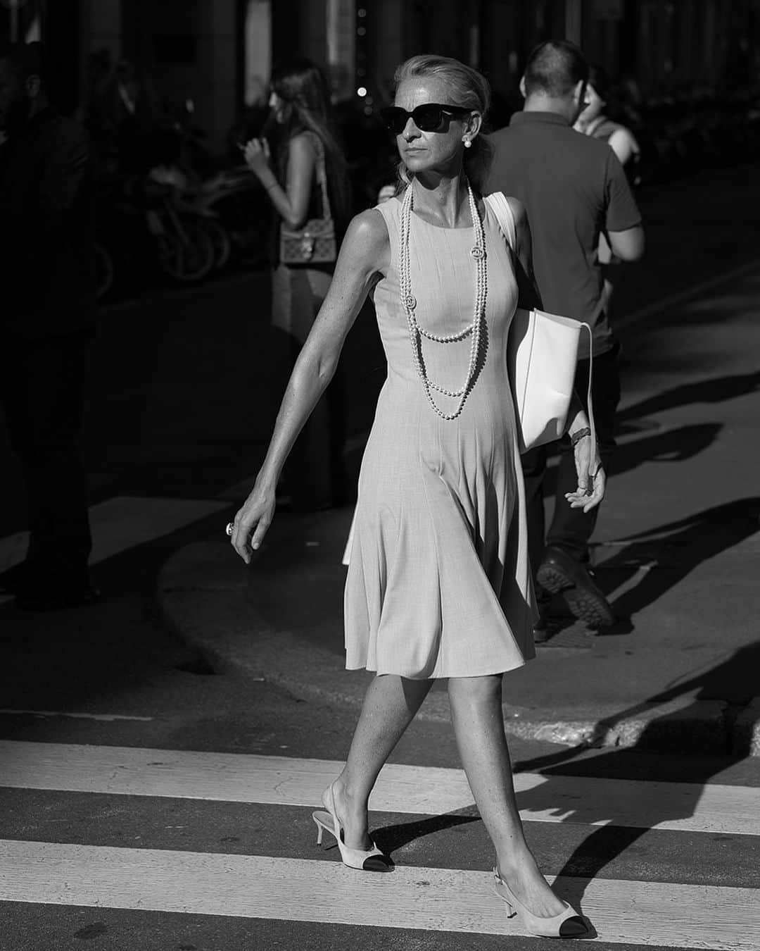 スコット・シューマンのインスタグラム：「Now this is a very chic sciura! Milan (of course)」