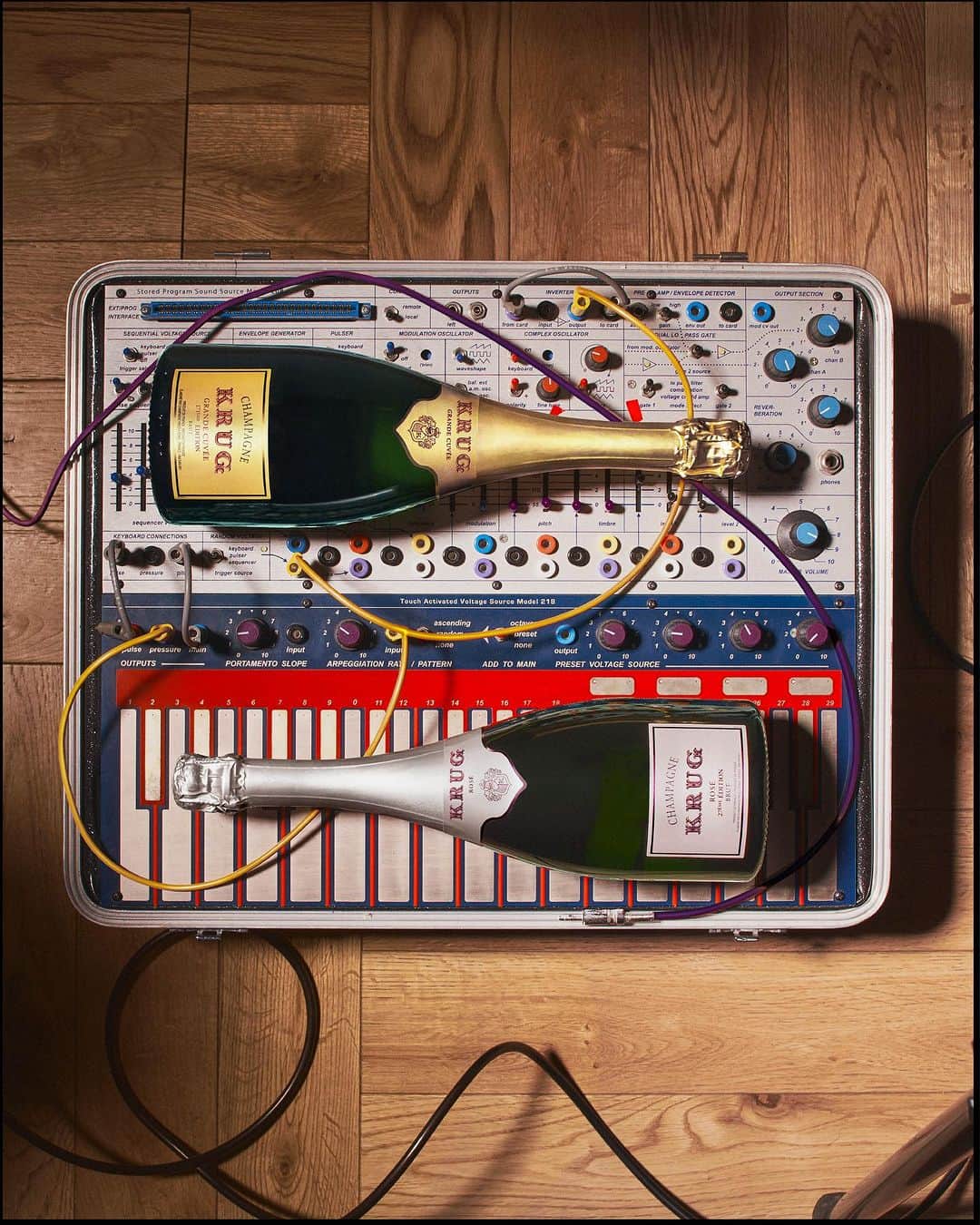 宮本笑里さんのインスタグラム写真 - (宮本笑里Instagram)「The House of Krug has long understood the influence of sound on taste perception.   Five Krug Lover artists, inspired by the new Éditions of Krug Grande Cuvée and Krug Rosé, have translated their tasting sensations into music.   Two collaborative compositions that complement the Champagne in your glass: a music paring that opens gateways to new sensations.  Discover this immersive tasting experience in pop-up Krug Studios around the world.  Buy your tickets via the link in bio.  @emirimiyamoto @kazu.makino @maryoverthere @mosesboydexodus   #KrugChampagne #KrugxMusic #KrugLovers #TastingSound」9月27日 19時08分 - emirimiyamoto