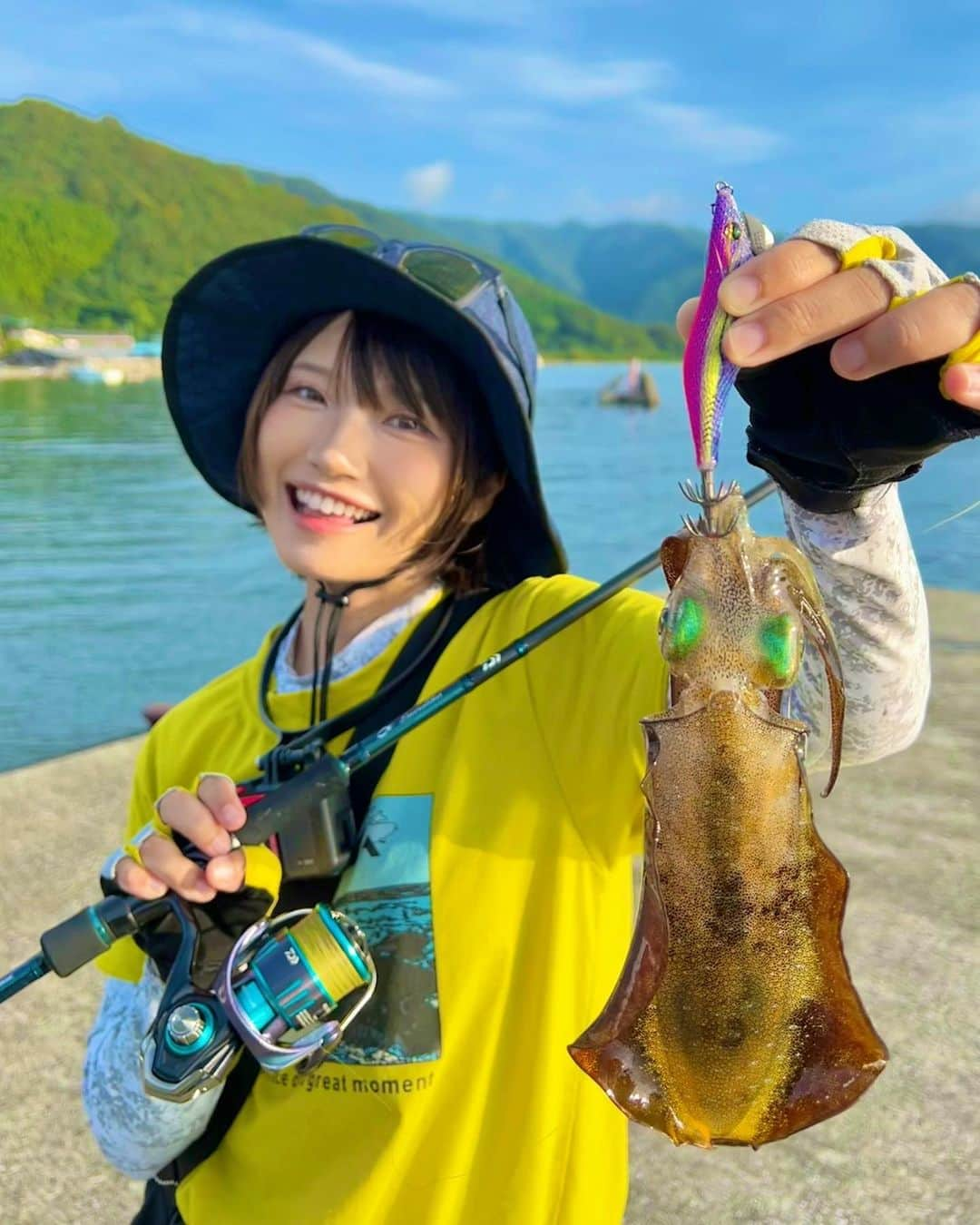 秋丸美帆さんのインスタグラム写真 - (秋丸美帆Instagram)「エギング行く度にイカが大きくなりよる🦑😆  Rod : DAIWA EMERALDAS MX IL 83ML Reel : DAIWA EMERALDAS RX LT2500 Lure : DAIWA EMERALDAS DART II typeSS  #fishing #fish #lure #lurefishing #eging #squid #エギング #釣り #ルアー #ルアーフィッシング #アオリイカ #みっぴ #秋丸美帆」9月27日 19時03分 - mippy34