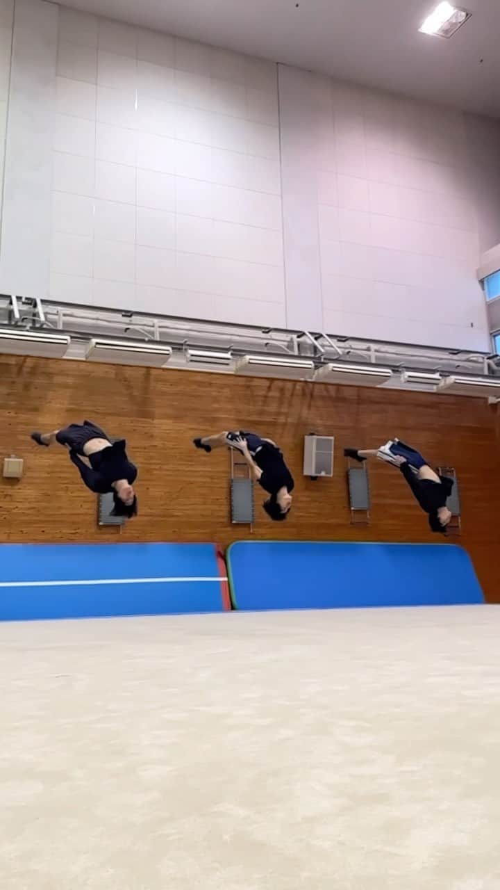 佐藤三兄弟のインスタグラム：「大会までもう少し🔥 #佐藤三兄弟 #一卵性 #三つ子 #アクロバット #男子新体操 #triplets #acrobat #rhythmicgymnastics #japan #tokyo」