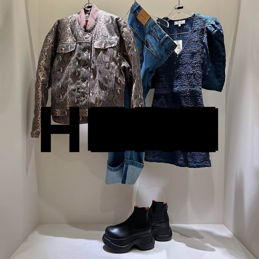 のインスタグラム：「＜REJINA PYO＞ SNAKE JACKET ¥128,700 ＜REJINA PYO＞ NEMY PANTS ¥66,000 ＜Sea New York＞ PIERO SMOC DRESS ¥74,800 ＜MARNI＞ CHELSEA BOOTS for women ¥163,900  #H_beautyandyouth #エイチビューティアンドユース @h_beautyandyouth  #BEAUTYANDYOUTH #ビューティアンドユース #Unitedarrows #ユナイテッドアローズ #rejinapyo #seanewyork #marni」