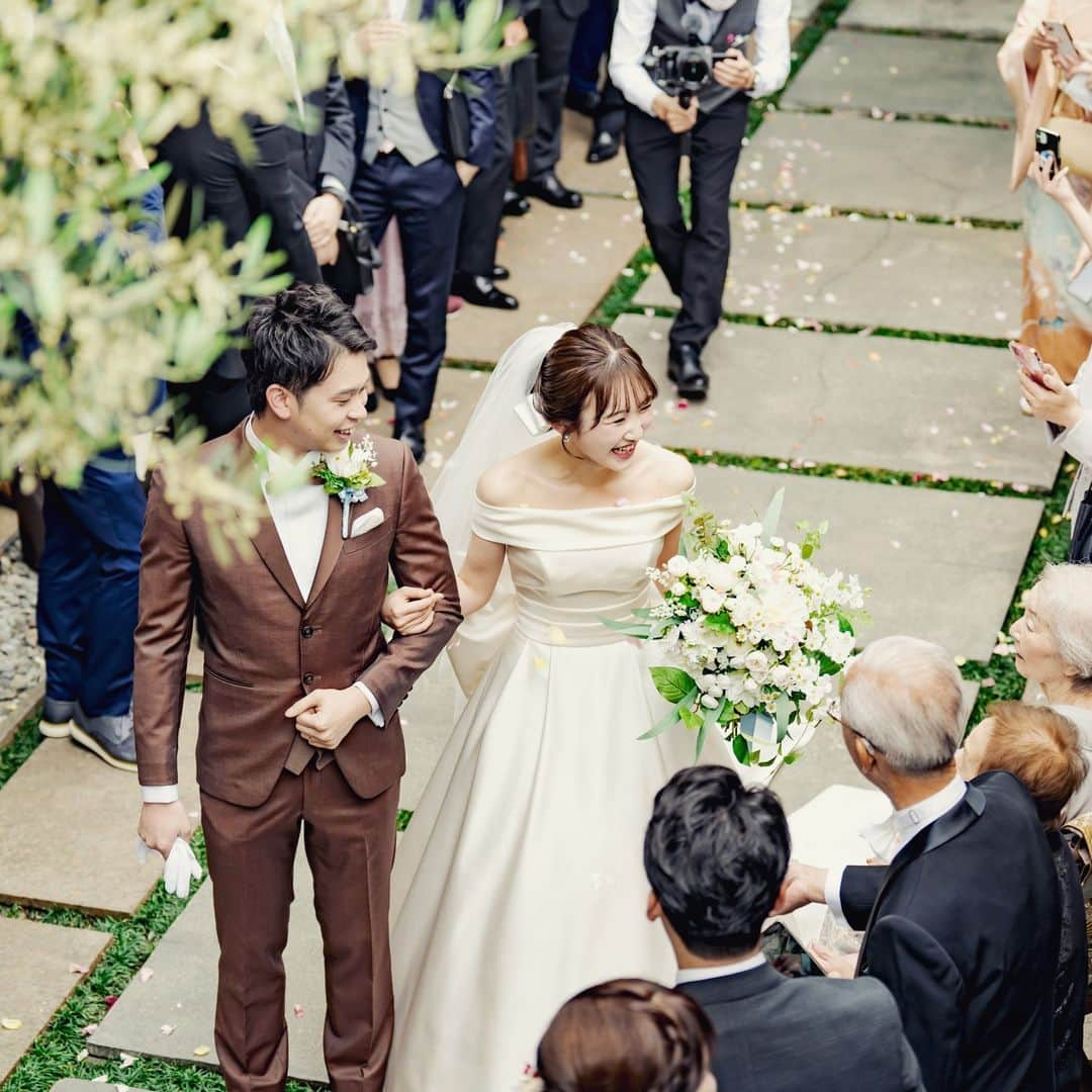 クラシカ表参道【公式Wedding】のインスタグラム：「. 【REAL WEDDING REPORT】 * 古都を思わせる空中庭園  @classicaomotesando_wedding @theclassicaomotesando  Dress&Tuxedo @livelovelaugh.forallbrides * * #クラシカ表参道 #classicaomotesando #theclassicaomotesando」