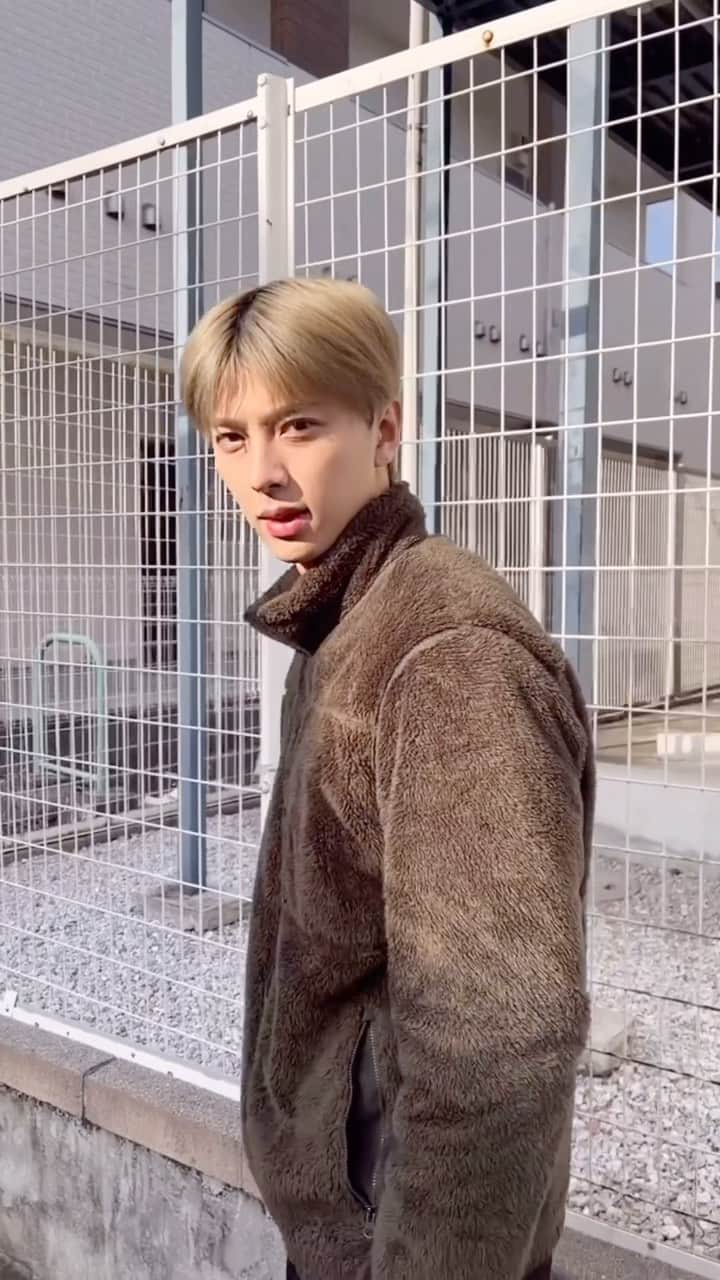 ふかわ。のインスタグラム：「もうすぐで、クリスマスだ…  185cm 骨格カーブ ブルベ秋🍂  皆さんは何ですか？」