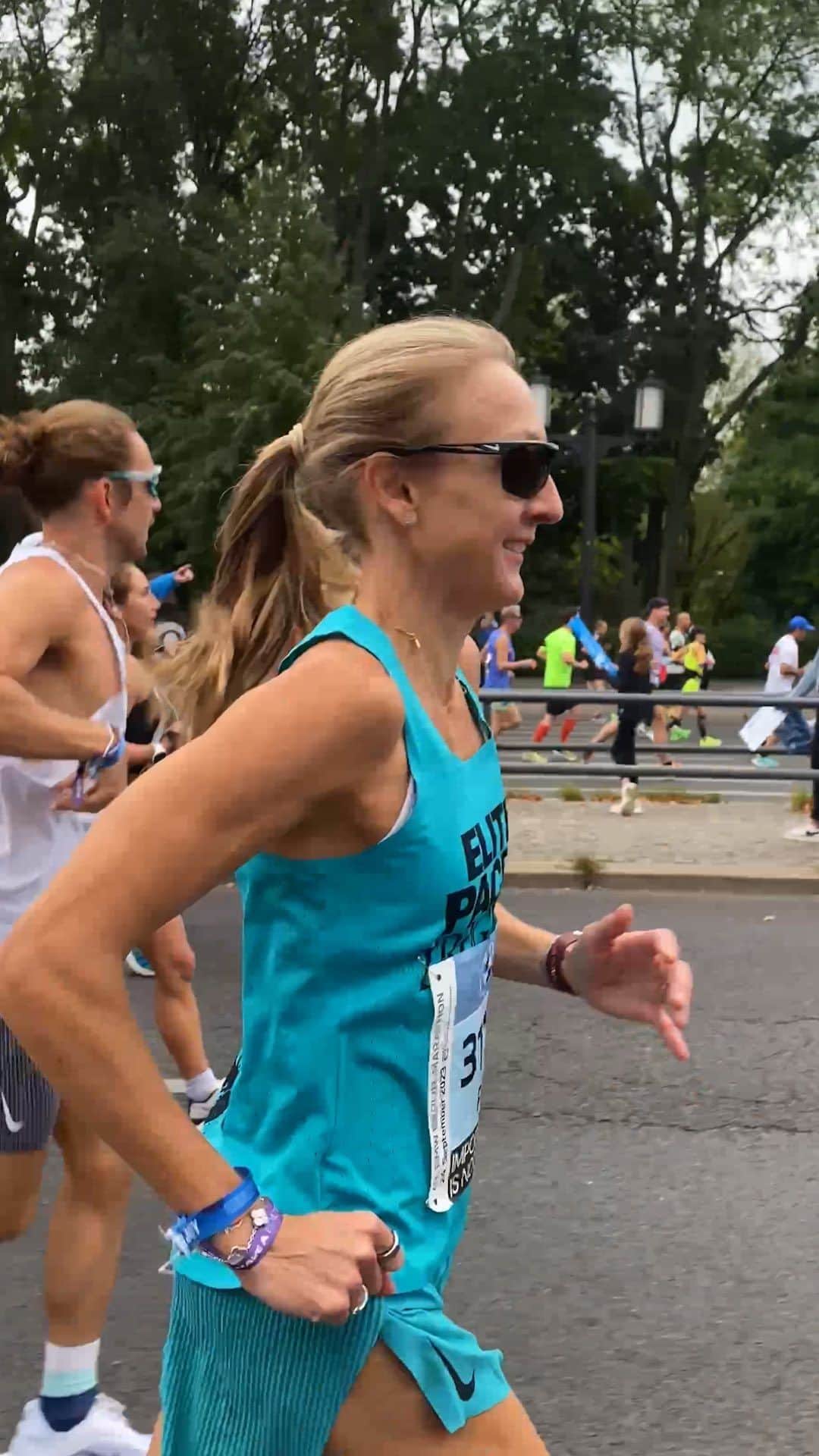 The Run Dept.のインスタグラム：「What happens when elite Nike athletes join forces with everyday runners? Marathon magic. ✨  Last weekend, the inaugural Elite Pacer Program debuted and brought the power of pacing to the streets of Berlin. If you’ve ever been a pacer for a friend, tell us about it below! ⬇️」