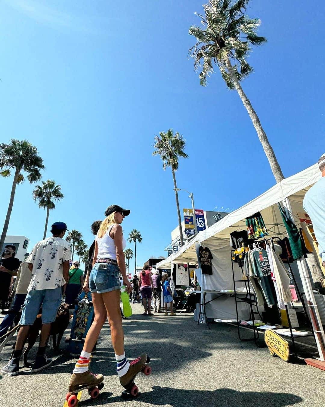 照屋 健太郎さんのインスタグラム写真 - (照屋 健太郎Instagram)「ABBOT KINNEY FESTIVAL🇺🇸 大成功でした❣️❣️❣️  今回出店で更に夢と視野が広がりました 夢をどんどん広げてくれる仲間に感謝します  #海外フェス初挑戦　 #LIBERTYFORCE #CHASEYOURBRIGHTFUTURE #世界から注目される沖縄へ」9月27日 19時15分 - libertyforce_teruya