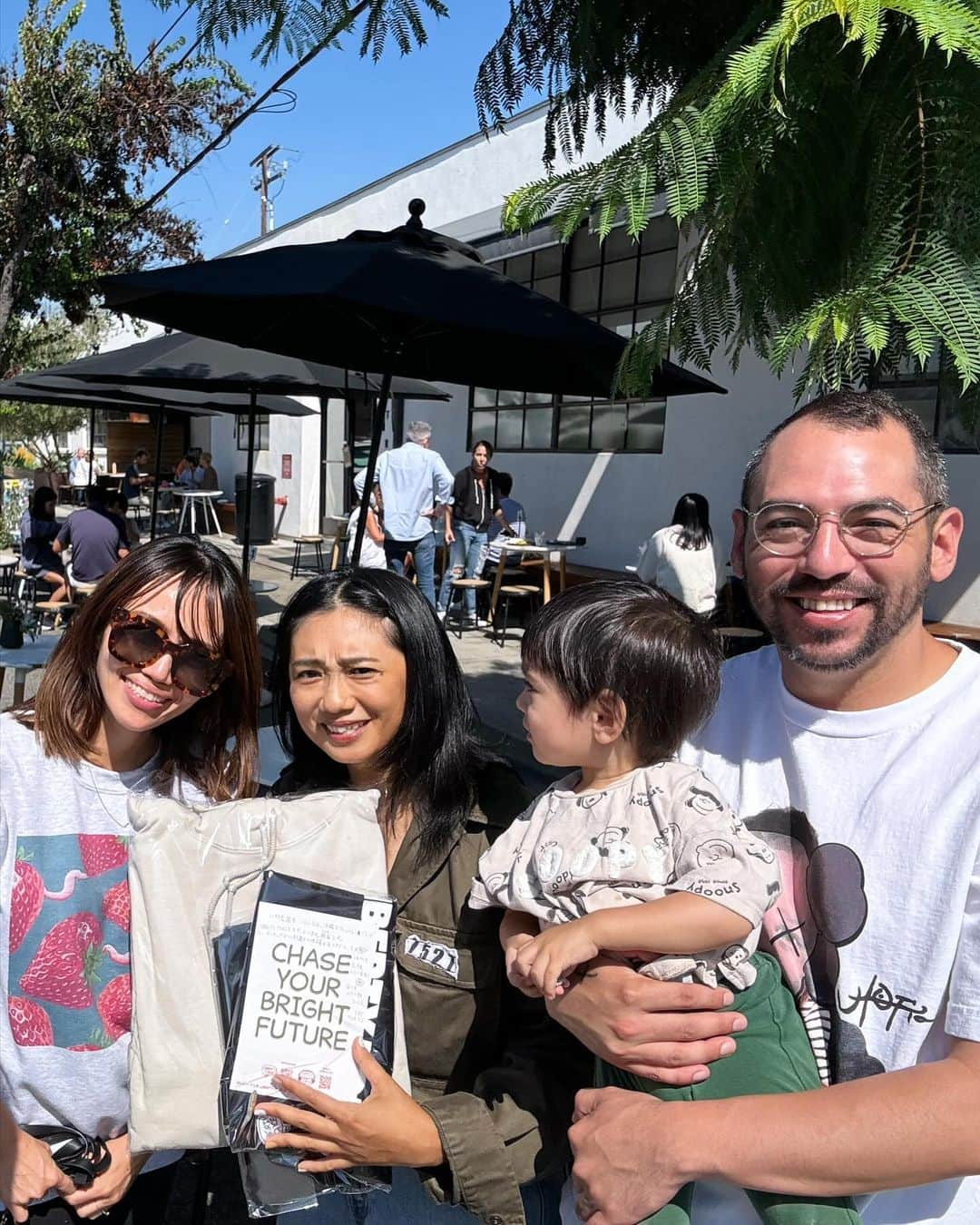 照屋 健太郎さんのインスタグラム写真 - (照屋 健太郎Instagram)「ABBOT KINNEY FESTIVAL🇺🇸 大成功でした❣️❣️❣️  今回出店で更に夢と視野が広がりました 夢をどんどん広げてくれる仲間に感謝します  #海外フェス初挑戦　 #LIBERTYFORCE #CHASEYOURBRIGHTFUTURE #世界から注目される沖縄へ」9月27日 19時15分 - libertyforce_teruya