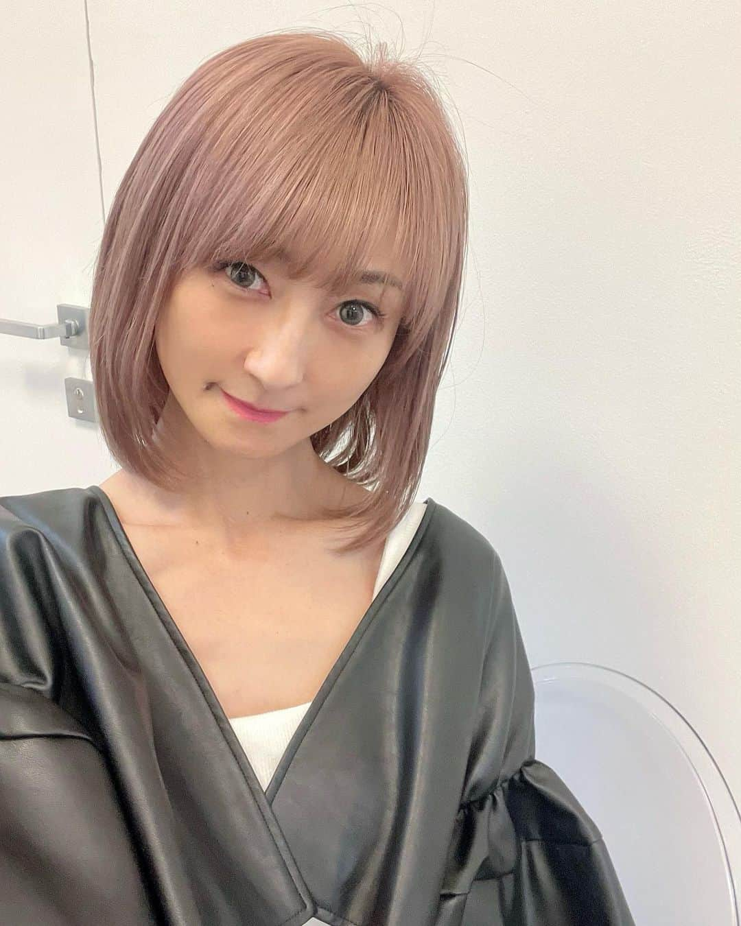 彩耶さんのインスタグラム写真 - (彩耶Instagram)「✳︎ 昨日に引き続き…  一 𝙈𝙄𝙇𝘼𝙉𝙊 𝙁𝘼𝙎𝙃𝙄𝙊𝙉 𝙒𝙀𝙀𝙆 2023SS🇮🇹一 ⠀ ⠀春夏コレクション  ちょうど、一年前の #ミラノコレクション ✨ 衣装は2着、着させて頂きました😌✨    ショー当日は 期待でワクワクっ💕 でも、日本人モデルは私だけっ💦ヘアメイクやスタッフなど、ショー関係者の中にも日本人はいないということで不安も少し〜😅  そしてミラノ渡航、2週間ちかく1人は正直少しツラい時もあったなぁ🥴 … などなど💕  そんな風に一年前を懐かしんで🇮🇹 昨日と今日投稿させて頂きました😌✨ ⠀⠀⠀ ⠀⠀ ⠀⠀⠀ ⠀⠀  ヘアメイク待ちの様子や、ショー会場の前で、お化粧室で… いろいろ載せてますっ💕  ※ミラノコレクション、ミラノへの渡航✈️も ⠀ハイライトに残してるのでよかったら見てね✨  ⠀⠀⠀ ⠀⠀ ⠀⠀⠀ ⠀⠀  #ミラノコレクション #milanocollection #milanofashionweek #fashionweek #ミラノファッションウィーク #ファッションウィーク  #ミラノ #MILANO #イタリア #italy #モデル #model #tbt #過去写真」9月27日 19時21分 - 3aya11