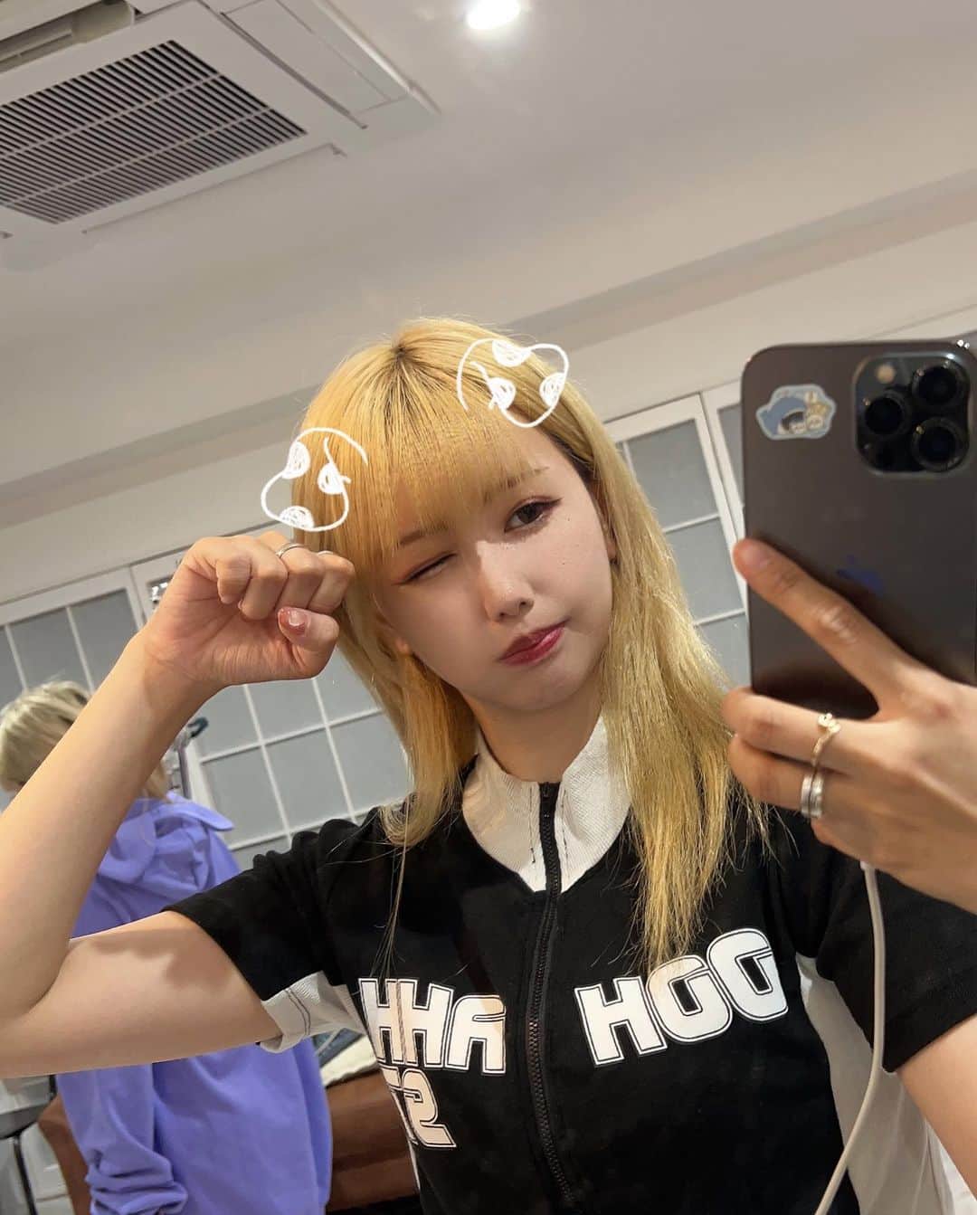 仮面ライアー217のインスタグラム：「後ろにいるのは大好きなマネージャーきなり🦄🍬  #7171ni」