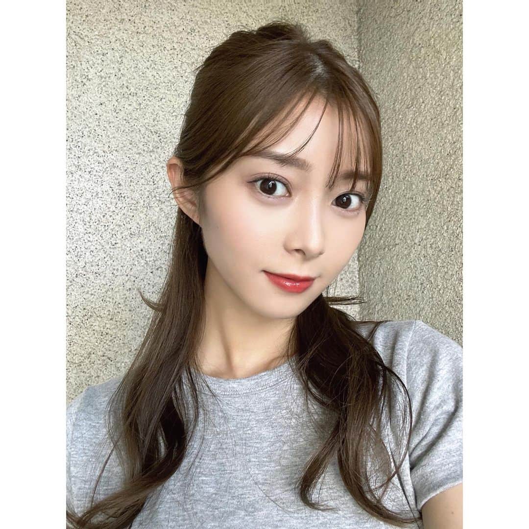 松川星のインスタグラム：「⁡ 最近推してる美容液。 ミルクタイプで潤うけどベタつかない 柑橘系のほのかに甘い香りがすごく好き、、 お肌のちゅるちゅる感が増した気がする これから冬に向けて敏感になるから 今からケア頑張る！ ロフトで購入できるので是非…♡ ⁡ #myamulet #マイアミュレット #レチノール #ロフト先行販売中 #pr」