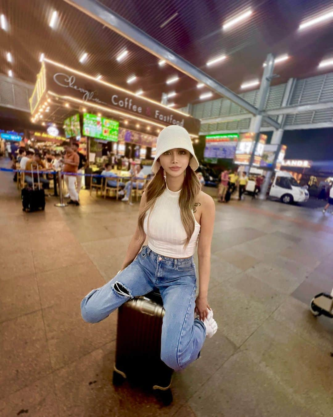 Chikoのインスタグラム：「旅行に行きたいなん✈️🧢🤍 . モルディブ行きたいなん(´・ω・｀)」