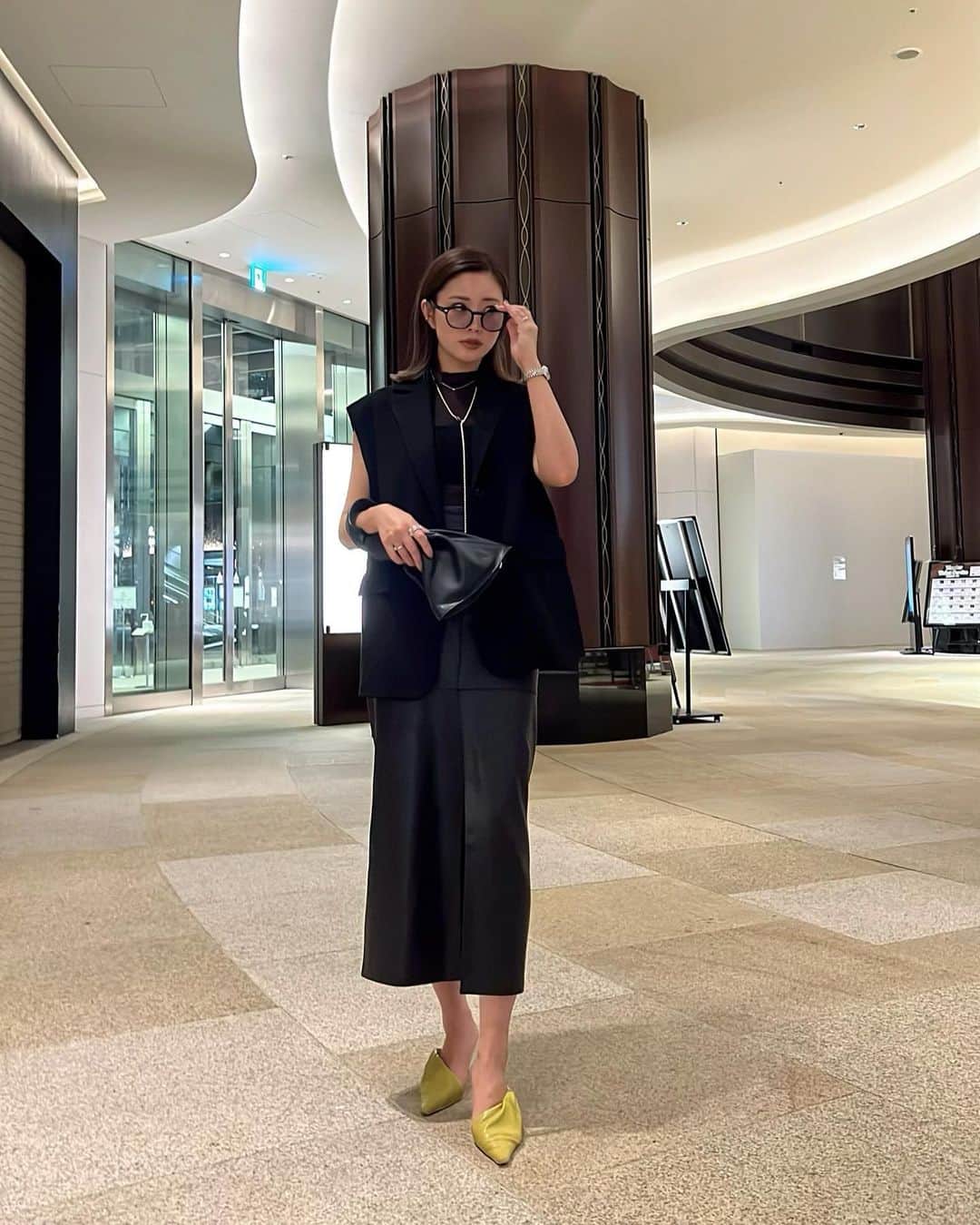 岡田沙知のインスタグラム：「. 真っ黒の日🐈‍⬛ 秋服がいちばん好き🧥♡ . #ootd」