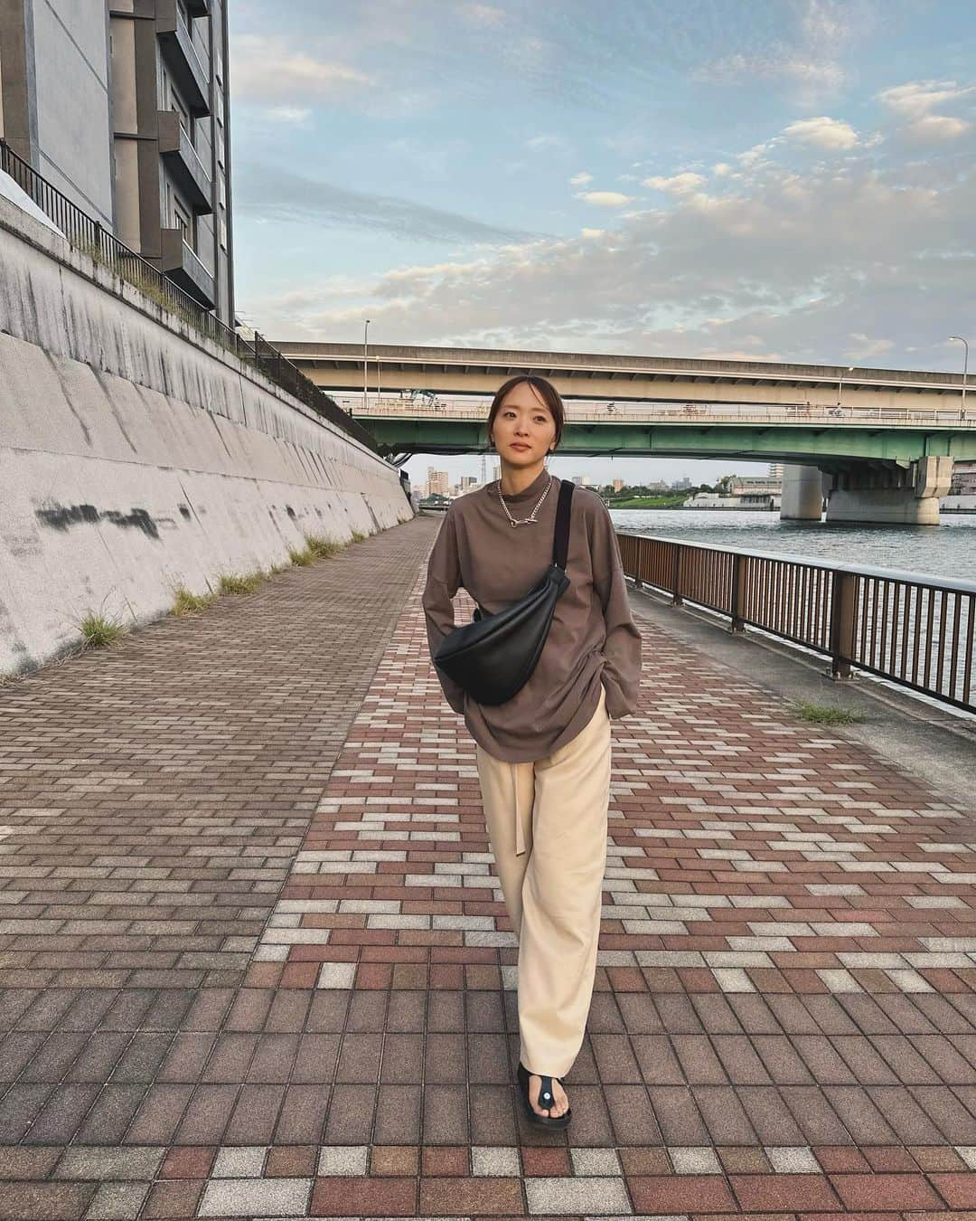 野尻美穂さんのインスタグラム写真 - (野尻美穂Instagram)「制服的スタイル。 これにビスチェレイヤードのパターンも好き。 シンプルな服が好きだけど、色々考えるこの頃。 とにかくまだ暑い🥺  #wai_ships」9月27日 19時25分 - miho_cocoa