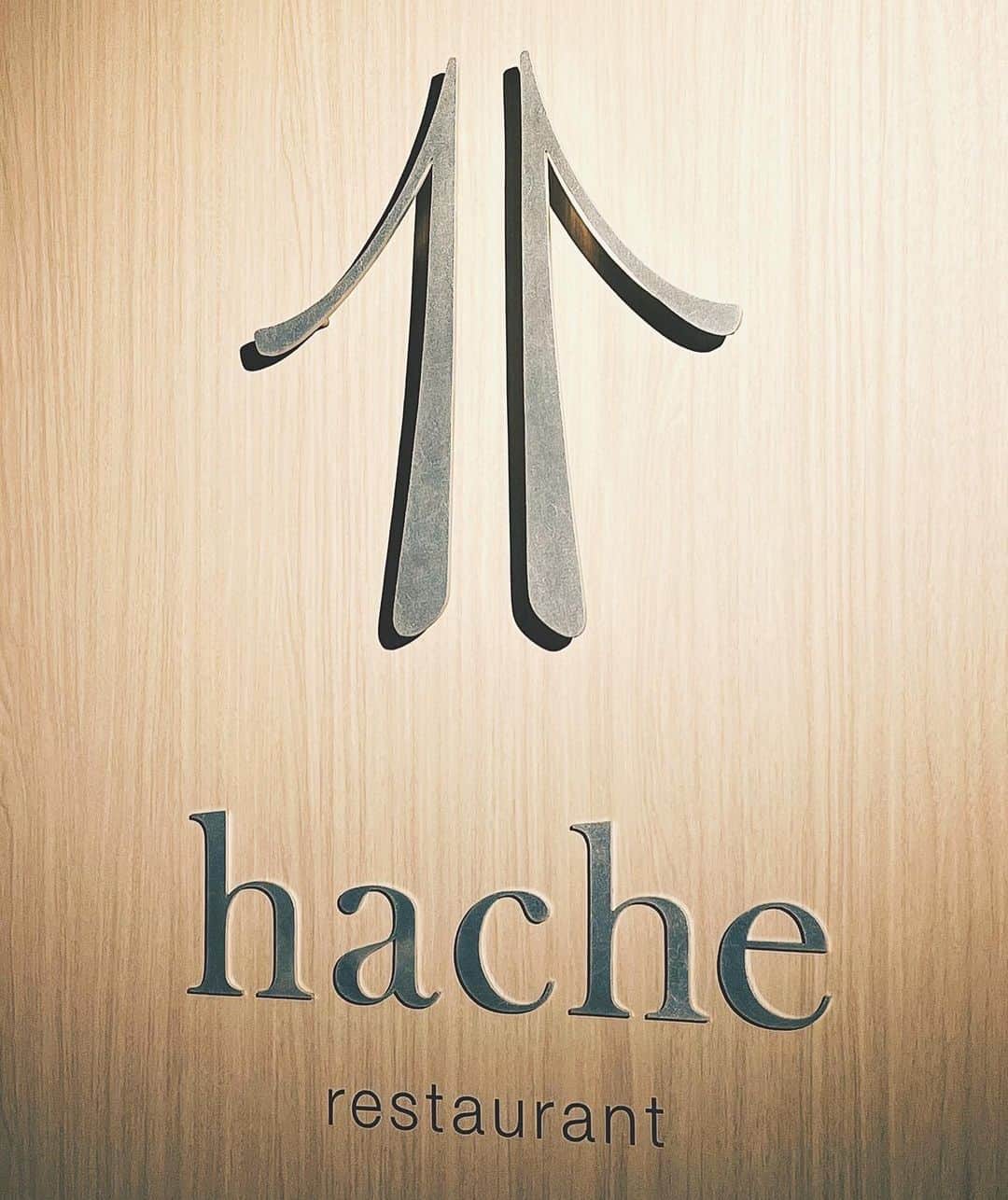 伊藤沙菜さんのインスタグラム写真 - (伊藤沙菜Instagram)「・ hache restaurant 🍽 @hache_crosshotel_sapporo   ひめ（ @hinata__hime ）を誘って クロスホテルに入ってる （ @crosshotel_sapporo ） 「hache restaurant」のコースを一丁前にいただいてきたのだが🥳👏🏻www ㅤㅤㅤㅤㅤㅤㅤㅤㅤㅤㅤㅤㅤ まさかの2,900円でした🥹 ㅤㅤㅤㅤㅤㅤㅤㅤㅤ 大満足だった🥹 ㅤㅤㅤㅤㅤㅤㅤㅤㅤㅤㅤㅤ ㅤㅤㅤㅤㅤㅤㅤㅤㅤㅤㅤぜんっぶ美味しかったけど、海鮮のパフェが好きすぎて700円追加した甲斐があったと思いました🥹 そして、デザートは選び放題🍰❤️ ㅤㅤㅤㅤㅤㅤㅤㅤㅤㅤㅤㅤㅤ ほんっとに良すぎて、ぜひ行っていただきたいのでしっかり頭の中に入れ込んでてほしいさ🤩🤩✨ ㅤㅤㅤㅤㅤㅤㅤㅤㅤㅤㅤㅤㅤ ちなみに人気すぎて満席でした🥹❤️ お客さまの層が様々でかしこまりすぎず落ち着いてw安心して食べれました🙇🏻‍♀️🙇🏻‍♀️✨ ㅤㅤㅤㅤㅤㅤㅤㅤㅤㅤㅤㅤㅤ 人気店見つけられて嬉しい🥹❤️  ㅤㅤㅤㅤㅤㅤㅤㅤㅤㅤㅤㅤㅤひめと久しぶりに2人でゆっくり話せて、お誕生日のプレゼント🎁も渡せて彼女にとってもあたしにとってもとても良い日になりました🤗❤️←えっ😇www ㅤㅤㅤㅤㅤㅤㅤㅤㅤㅤㅤㅤㅤ ディナーだと金額もwかしこまりすぎるところが多いが ランチだと行きやすくて、あたしそうゆうお店見つけるのほんっとしゅき🥹❤️爆笑  ㅤㅤㅤㅤㅤㅤㅤㅤㅤㅤㅤㅤㅤㅤㅤㅤㅤㅤㅤㅤㅤㅤㅤㅤㅤ #37RecommendedLunch ↑ こちらのタグでおすすめランチ出てきます😚👌🏻✨（久しぶり😇w）」9月27日 19時35分 - 37room_official