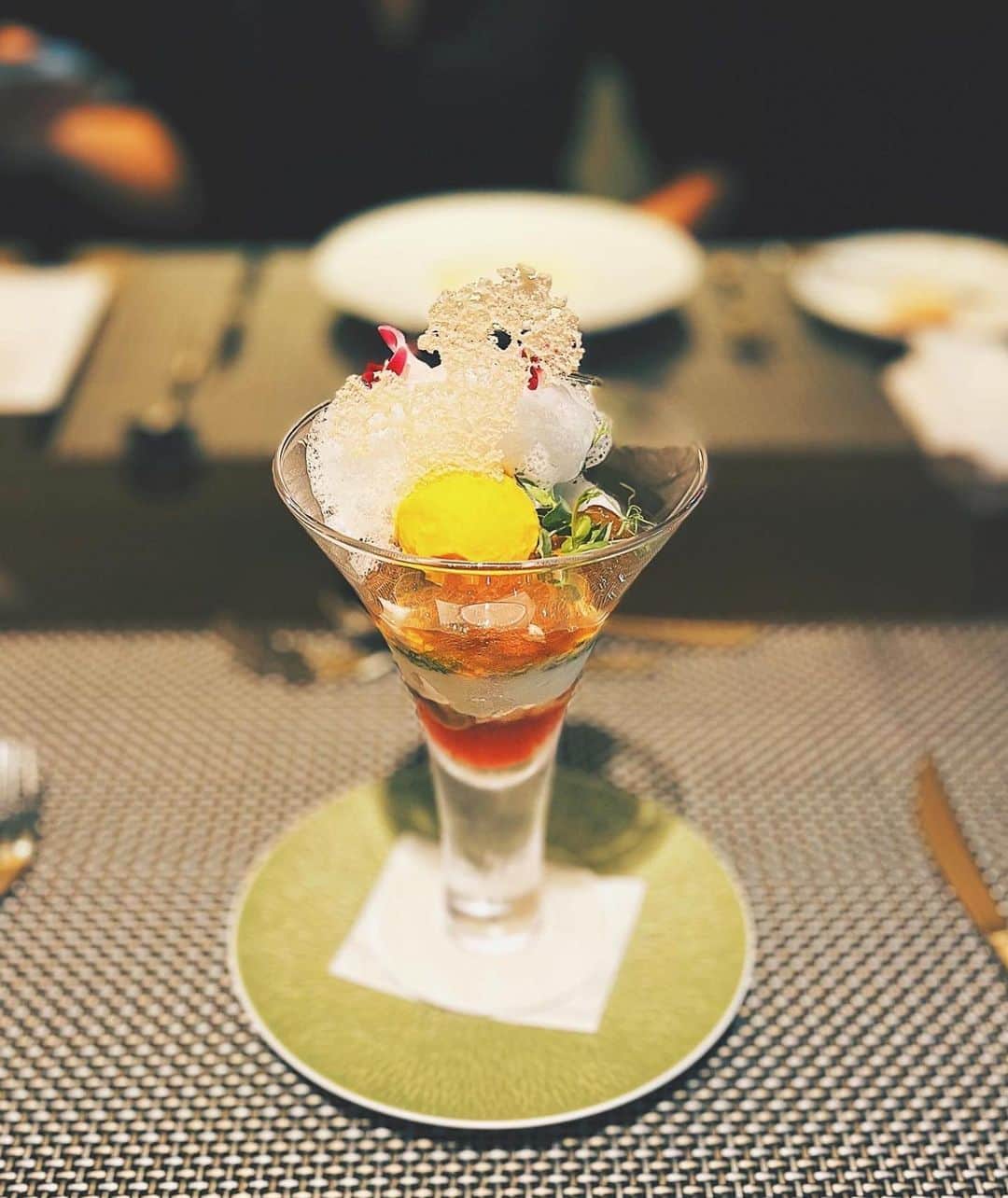 伊藤沙菜さんのインスタグラム写真 - (伊藤沙菜Instagram)「・ hache restaurant 🍽 @hache_crosshotel_sapporo   ひめ（ @hinata__hime ）を誘って クロスホテルに入ってる （ @crosshotel_sapporo ） 「hache restaurant」のコースを一丁前にいただいてきたのだが🥳👏🏻www ㅤㅤㅤㅤㅤㅤㅤㅤㅤㅤㅤㅤㅤ まさかの2,900円でした🥹 ㅤㅤㅤㅤㅤㅤㅤㅤㅤ 大満足だった🥹 ㅤㅤㅤㅤㅤㅤㅤㅤㅤㅤㅤㅤ ㅤㅤㅤㅤㅤㅤㅤㅤㅤㅤㅤぜんっぶ美味しかったけど、海鮮のパフェが好きすぎて700円追加した甲斐があったと思いました🥹 そして、デザートは選び放題🍰❤️ ㅤㅤㅤㅤㅤㅤㅤㅤㅤㅤㅤㅤㅤ ほんっとに良すぎて、ぜひ行っていただきたいのでしっかり頭の中に入れ込んでてほしいさ🤩🤩✨ ㅤㅤㅤㅤㅤㅤㅤㅤㅤㅤㅤㅤㅤ ちなみに人気すぎて満席でした🥹❤️ お客さまの層が様々でかしこまりすぎず落ち着いてw安心して食べれました🙇🏻‍♀️🙇🏻‍♀️✨ ㅤㅤㅤㅤㅤㅤㅤㅤㅤㅤㅤㅤㅤ 人気店見つけられて嬉しい🥹❤️  ㅤㅤㅤㅤㅤㅤㅤㅤㅤㅤㅤㅤㅤひめと久しぶりに2人でゆっくり話せて、お誕生日のプレゼント🎁も渡せて彼女にとってもあたしにとってもとても良い日になりました🤗❤️←えっ😇www ㅤㅤㅤㅤㅤㅤㅤㅤㅤㅤㅤㅤㅤ ディナーだと金額もwかしこまりすぎるところが多いが ランチだと行きやすくて、あたしそうゆうお店見つけるのほんっとしゅき🥹❤️爆笑  ㅤㅤㅤㅤㅤㅤㅤㅤㅤㅤㅤㅤㅤㅤㅤㅤㅤㅤㅤㅤㅤㅤㅤㅤㅤ #37RecommendedLunch ↑ こちらのタグでおすすめランチ出てきます😚👌🏻✨（久しぶり😇w）」9月27日 19時35分 - 37room_official