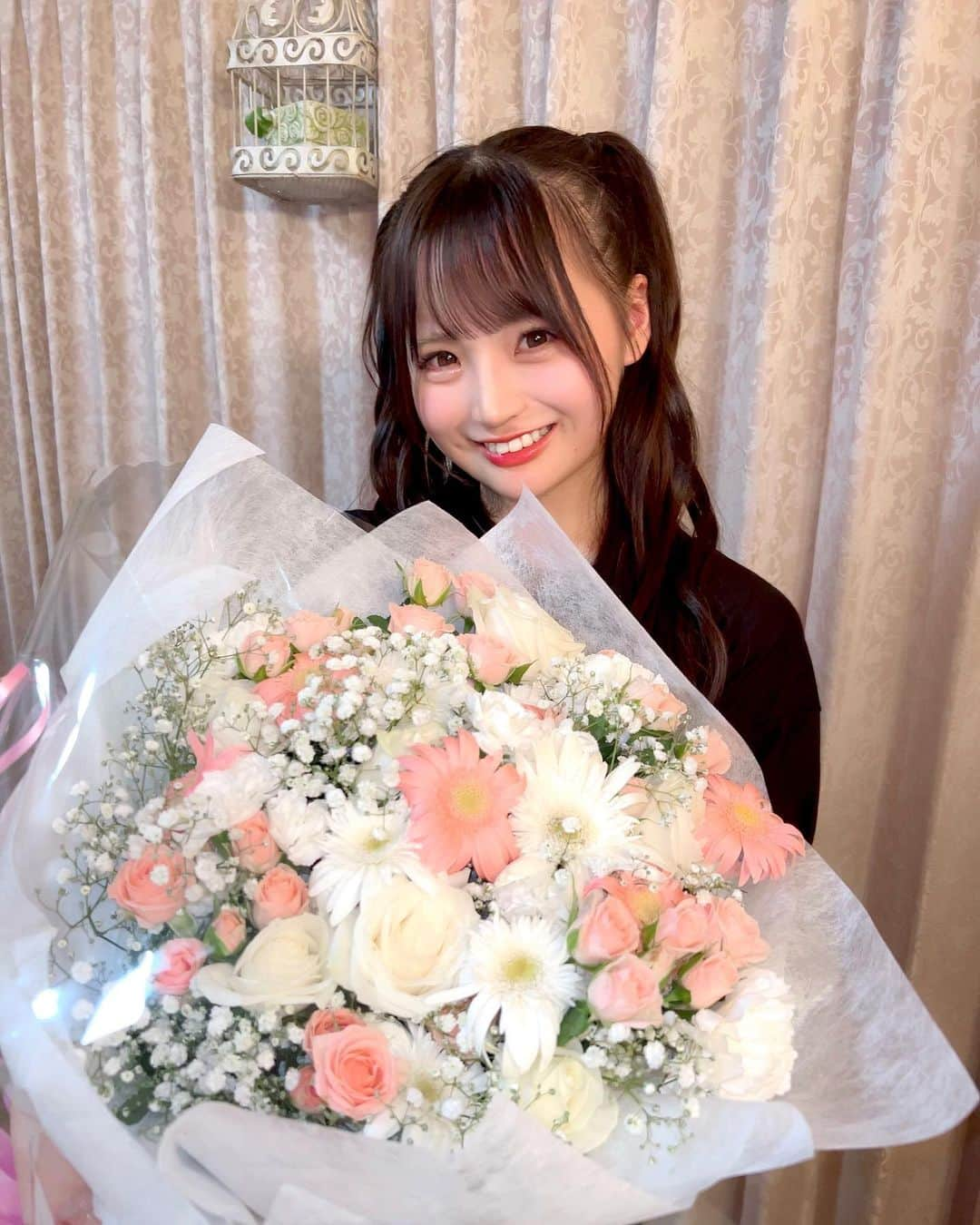 早川夢菜さんのインスタグラム写真 - (早川夢菜Instagram)「ファンの皆さんからいただいた ペンライトカラーの花束🤍🩷 . . . .  #fashion#beautiful#cute#follow#tbt#followme#nature#like4like#instagra#데일리 #소통 #좋아요 #셀카 #셀스타그램#팔로우#셀피#アイドル#ピンク#担当#NMB48#ハーフツイン#花束#巻き髪#ヘアアレンジ#02#02line」9月27日 19時31分 - yunanan919