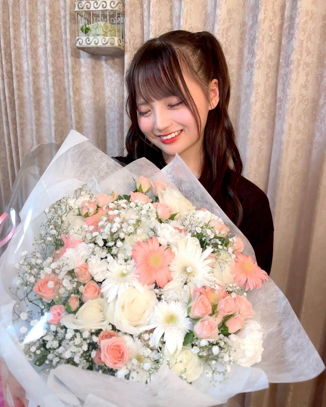 早川夢菜さんのインスタグラム写真 - (早川夢菜Instagram)「ファンの皆さんからいただいた ペンライトカラーの花束🤍🩷 . . . .  #fashion#beautiful#cute#follow#tbt#followme#nature#like4like#instagra#데일리 #소통 #좋아요 #셀카 #셀스타그램#팔로우#셀피#アイドル#ピンク#担当#NMB48#ハーフツイン#花束#巻き髪#ヘアアレンジ#02#02line」9月27日 19時31分 - yunanan919