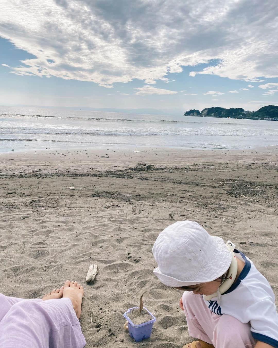 井村亜里香さんのインスタグラム写真 - (井村亜里香Instagram)「体調崩してからずっとずっとだるだる病で やる気も出ない自分にも嫌気がさす毎日で🤢 suiにも申し訳ない気持ちでいっぱいなのに 身体が動かない、、、🙄  久々に海に行って裸足になって 何も考えずに走ったり水に足入れてみたら 元気を少し取り戻してきた🌳🕊️〰︎ 自然のパワーってすごい🫣 私のやる気いつ戻ってくるんだー🫥笑 久々に友達とも遊びたいし飲みに行きたい🍺  #kamakura#zaimokuza  #鎌倉#材木座#アーシング」9月27日 19時33分 - arika_imura