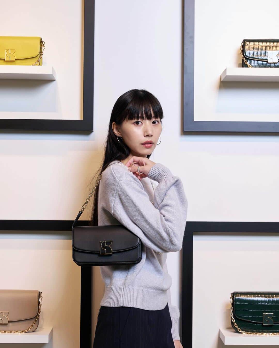 Shiho Sasakiのインスタグラム：「明日から10/1まで開催中の「Kate Spade Dakota Event」へ ひと足お先に遊びに行ってきました！  色とりどりの会場内にはアート作品のような展示もあり、 美術館にお邪魔したような素敵な内装でした🖼️ 新作バッグKate Spade Dakotaも 様々なカラーと素材があって、 こんなお洋服に持ちたいなーなんて想像してました💭  #katespadejapan #katespadenydakota #ケイトスペードダコタ #ケイトスペードアドベンチャー」
